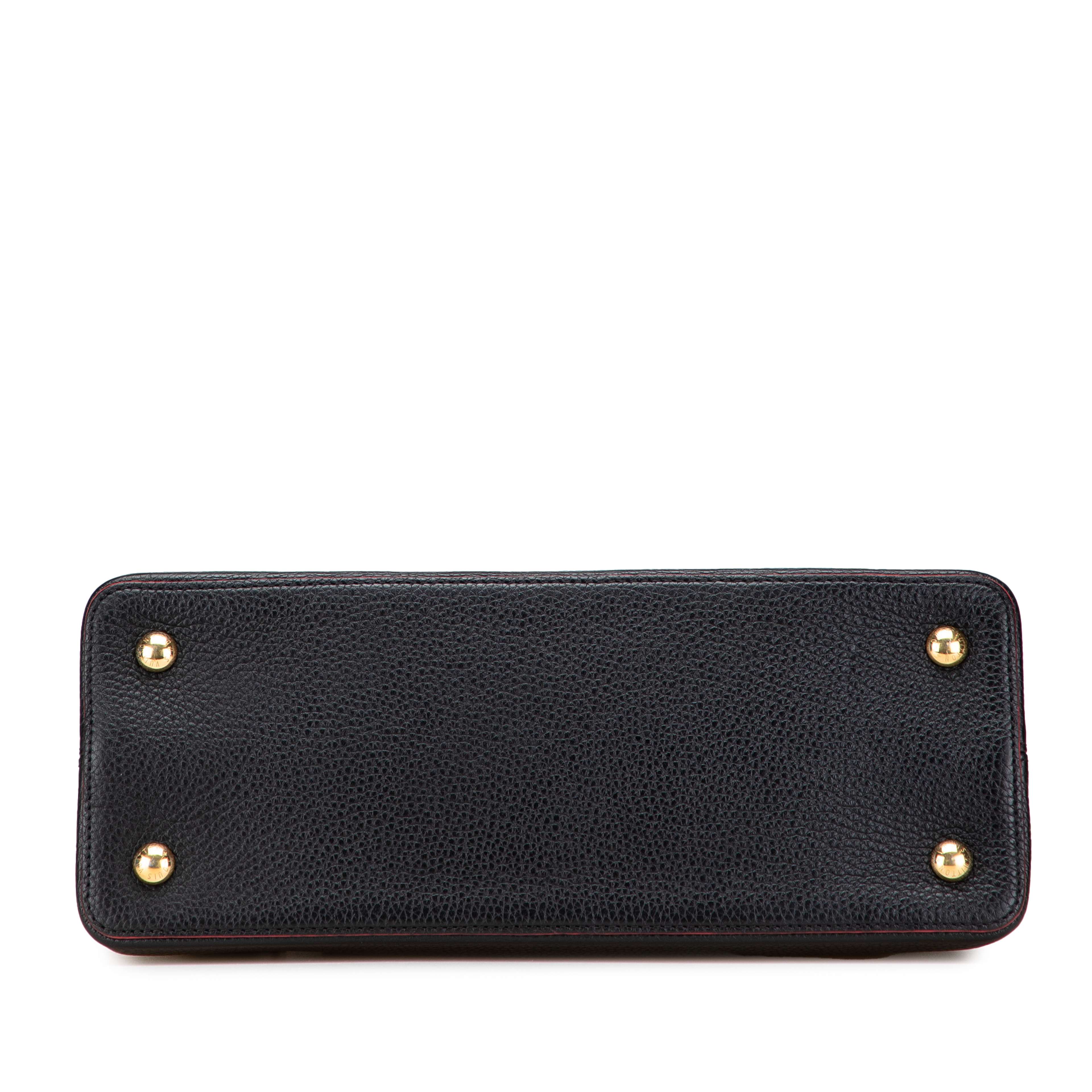 Louis Vuitton Taurillon Capucines Mm, från Luxclusif, i färgen black. Klicka för att öppna bilden i stort format