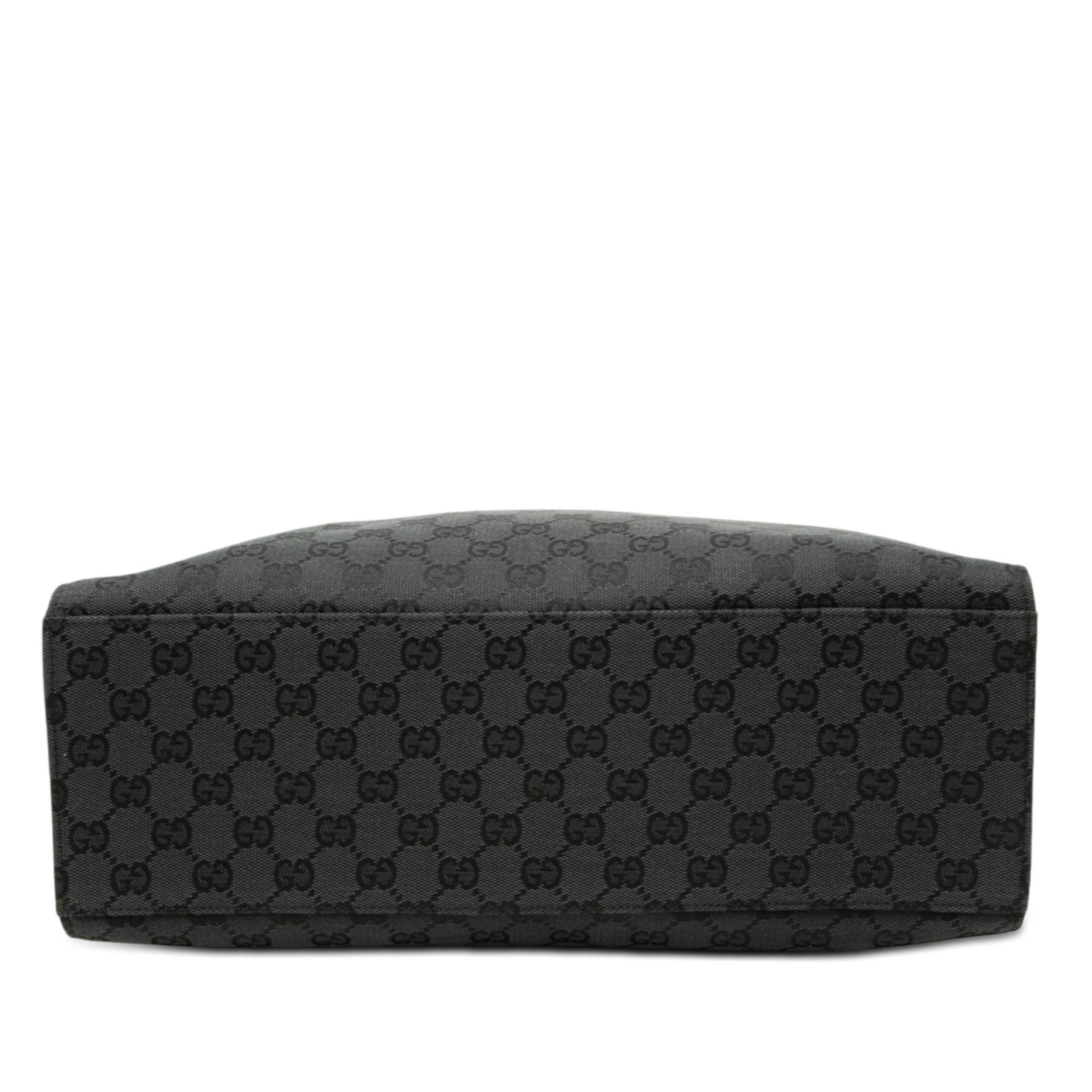 Gucci Gg Canvas Bamboo Handbag, från Luxclusif, i färgen grå. Klicka för att öppna bilden i stort format