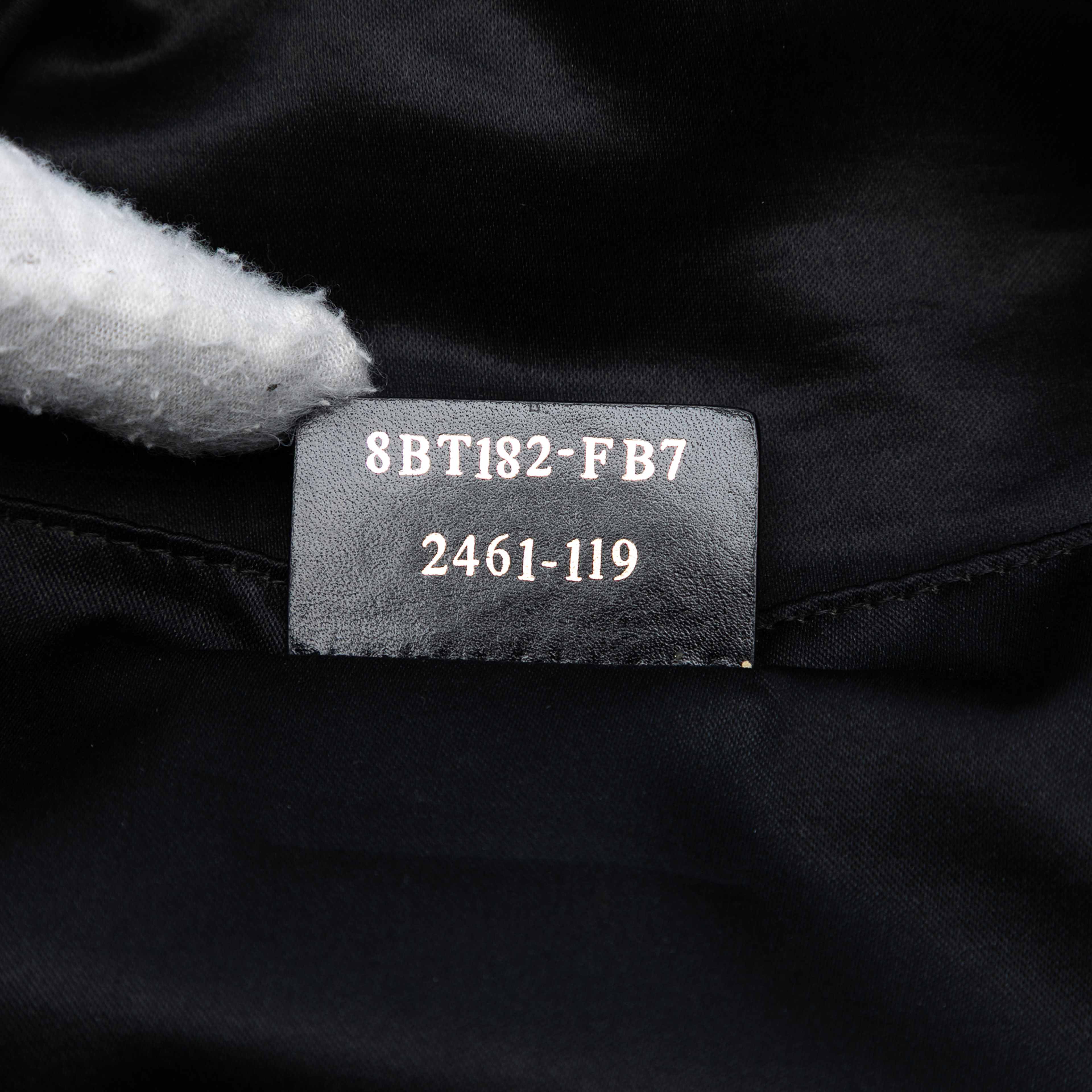 Fendi Leather Crossbody, från Luxclusif, i färgen black. Klicka för att öppna bilden i stort format