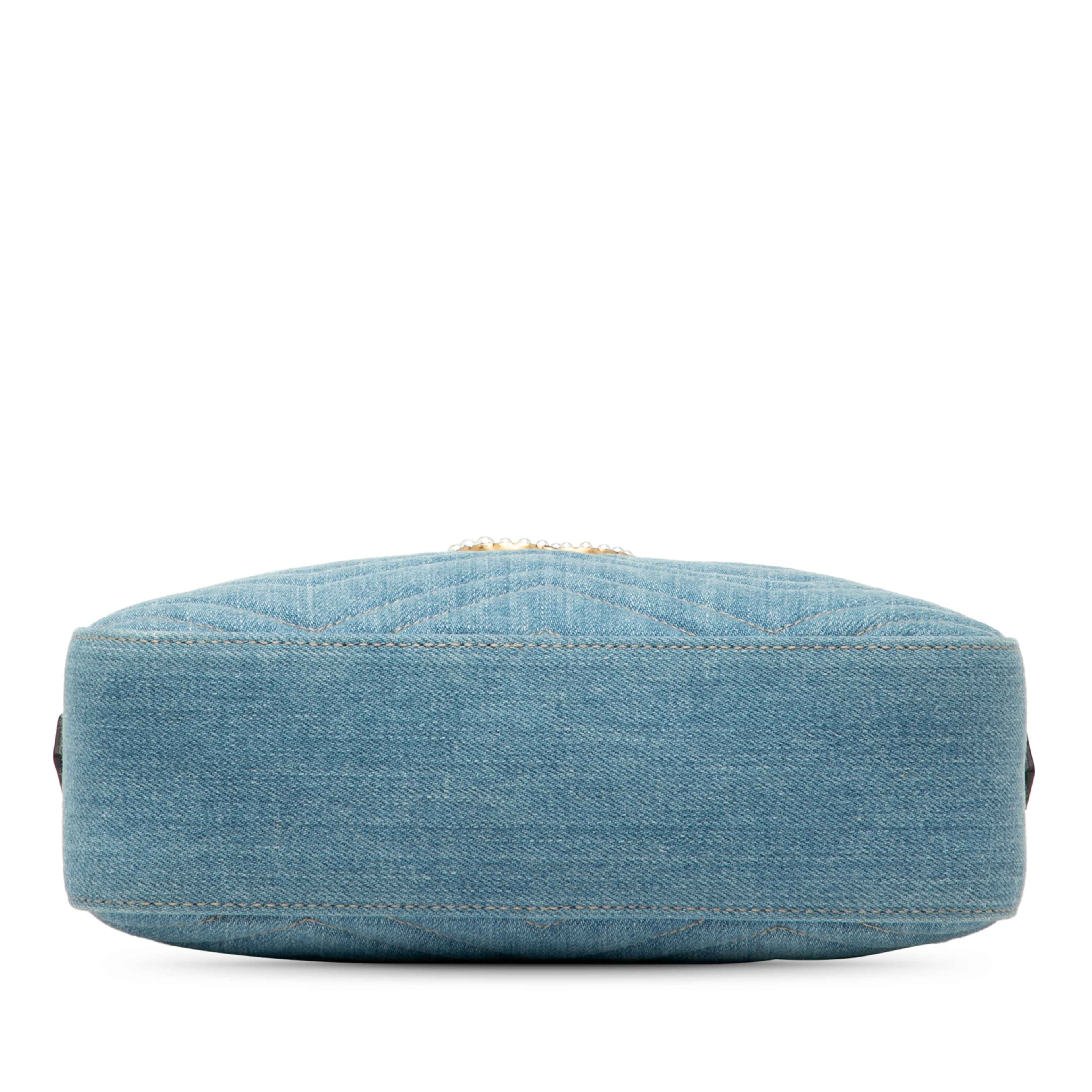 Gucci Small Gg Marmont Matelasse Denim Pearly Crossbody, från Luxclusif, i färgen denim. Klicka för att öppna bilden i stort format