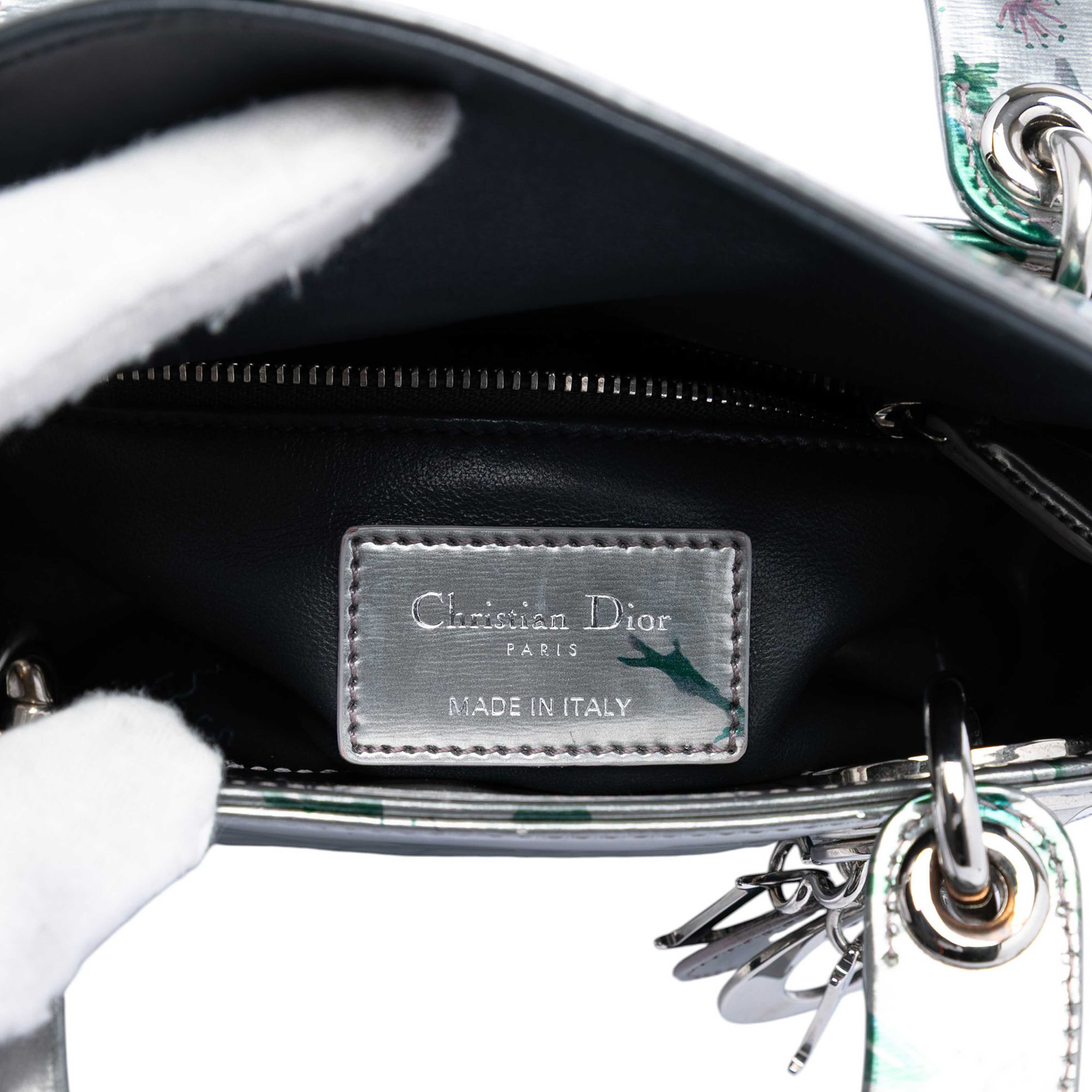 Dior Mini Metallic Lambskin Floral Printed Lady Dior, från Luxclusif, i färgen silver. Klicka för att öppna bilden i stort format