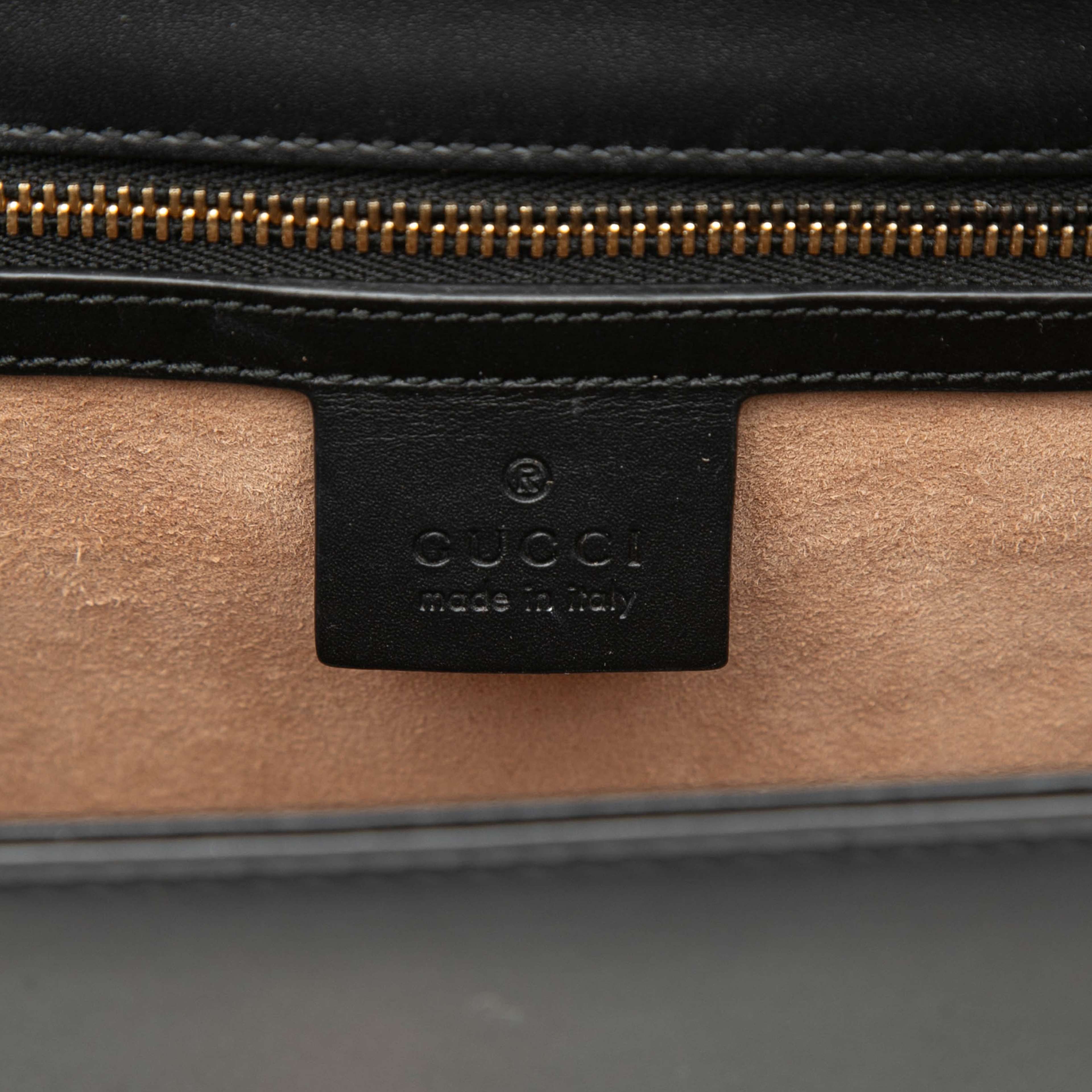 Gucci Small Leather Web Sylvie Satchel, från Luxclusif, i färgen black. Klicka för att öppna bilden i stort format