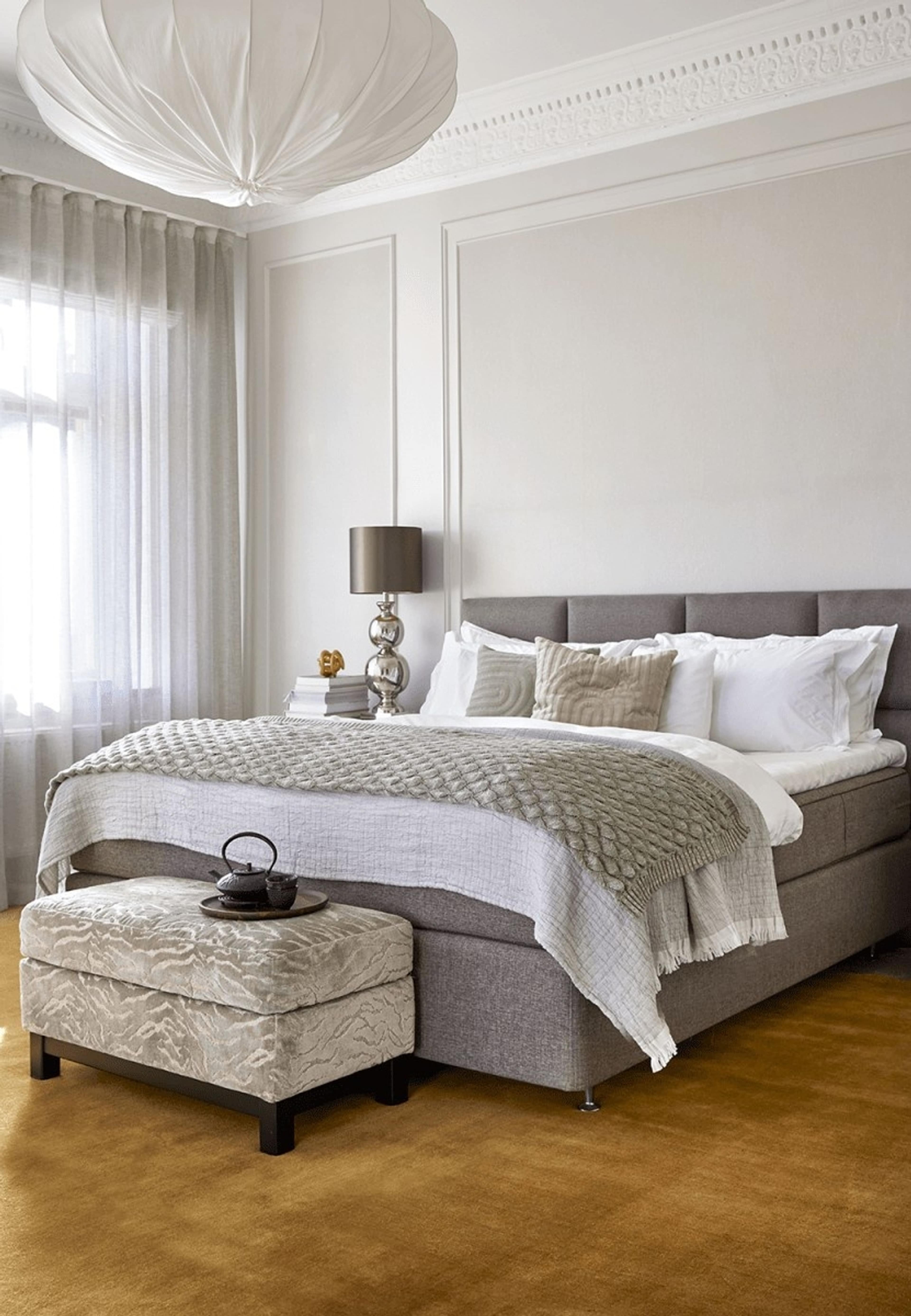 Ullmatta Solid 200x300cm, från Classic Collection, i färgen ockra. Klicka för att öppna bilden i stort format