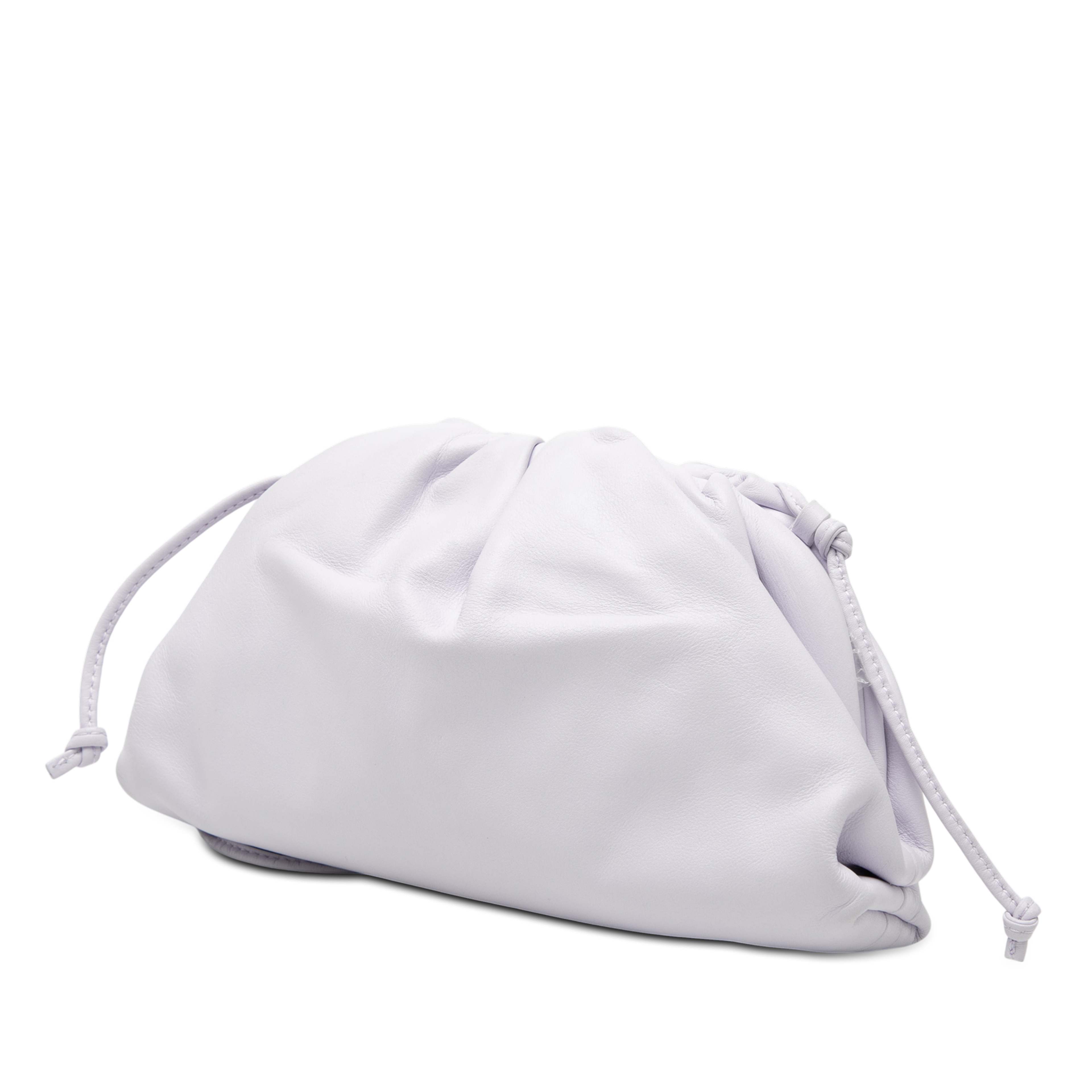 Bottega Veneta Lambskin The Mini Pouch Crossbody, från Luxclusif, i färgen purpur. Klicka för att öppna bilden i stort format