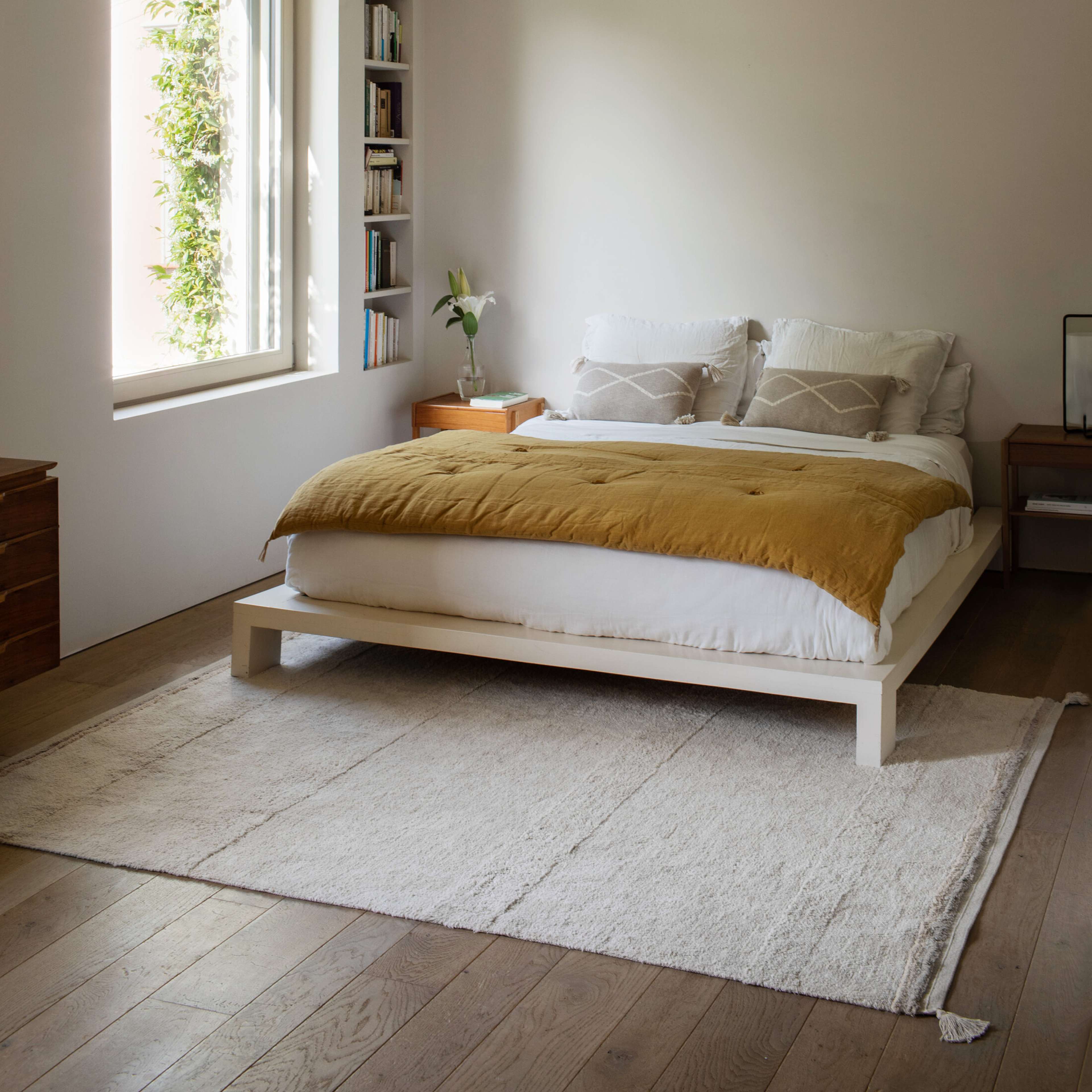 Tvättbar Matta Bloom, från LORENA CANALS, i färgen natur, ros, linne. Klicka för att öppna bilden i stort format