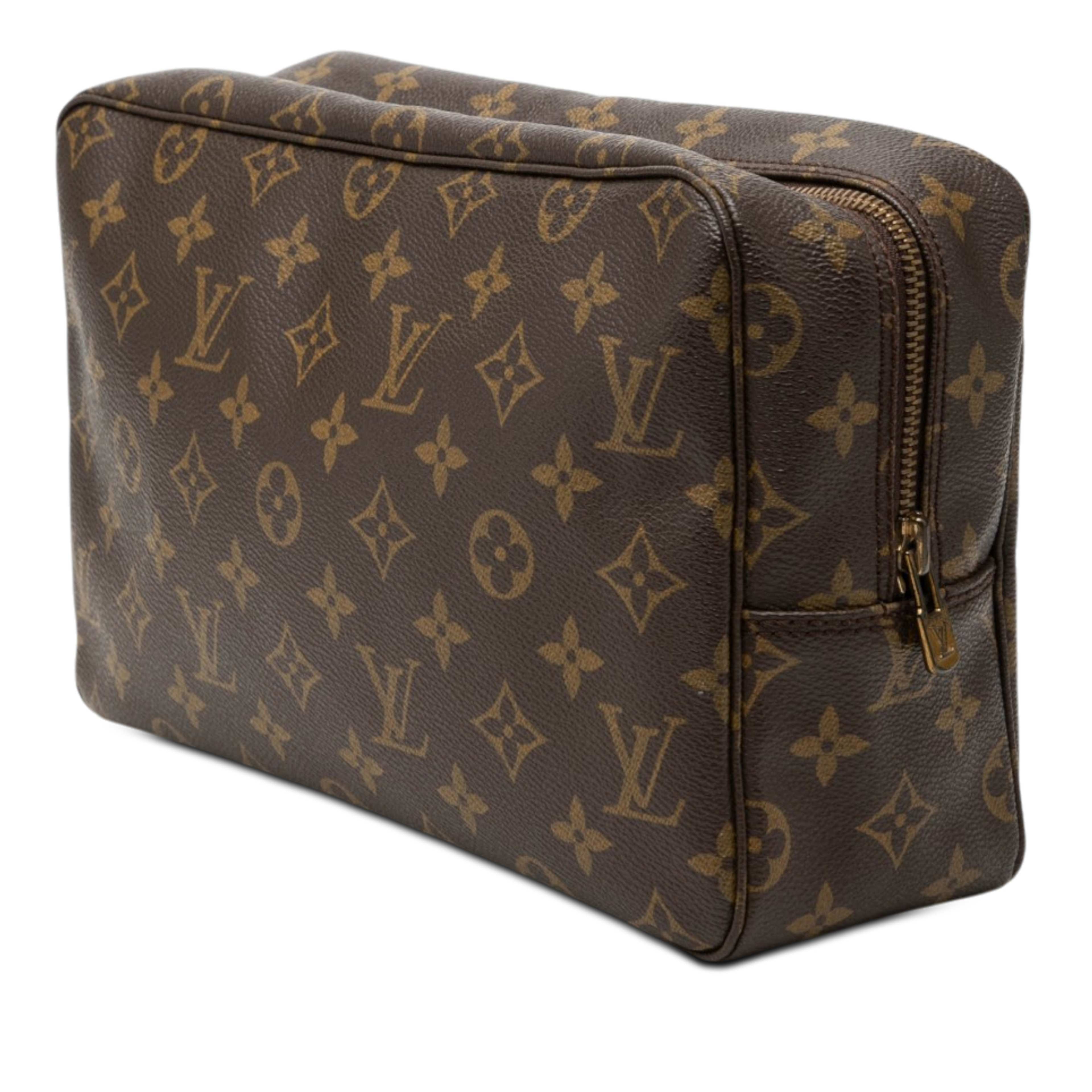 Louis Vuitton Monogram Trousse Toilette 28, från Luxclusif, i färgen brun. Klicka för att öppna bilden i stort format