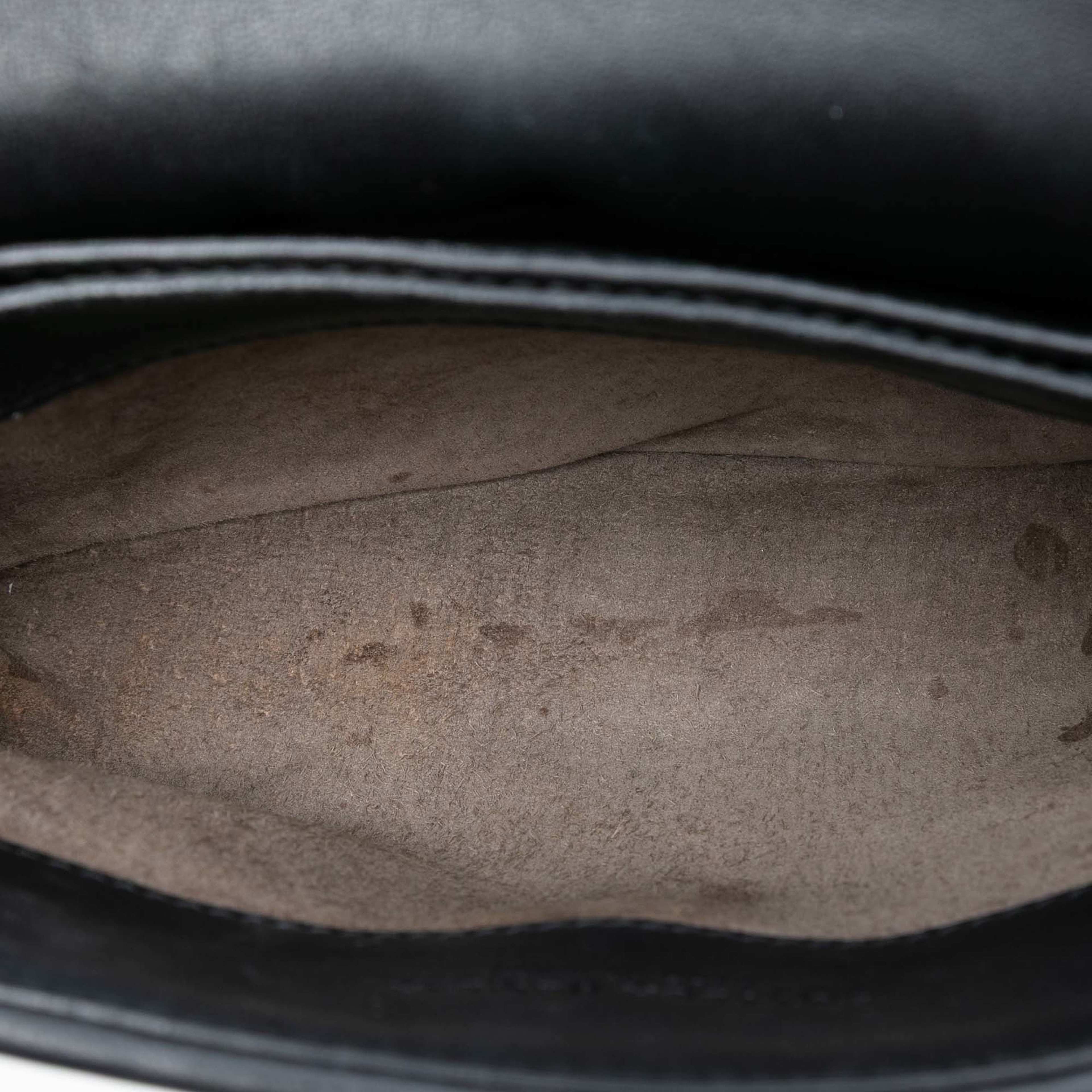 Bottega Veneta Baby Nappa Intrecciato Olimpia Crossbody, från Luxclusif, i färgen black. Klicka för att öppna bilden i stort format