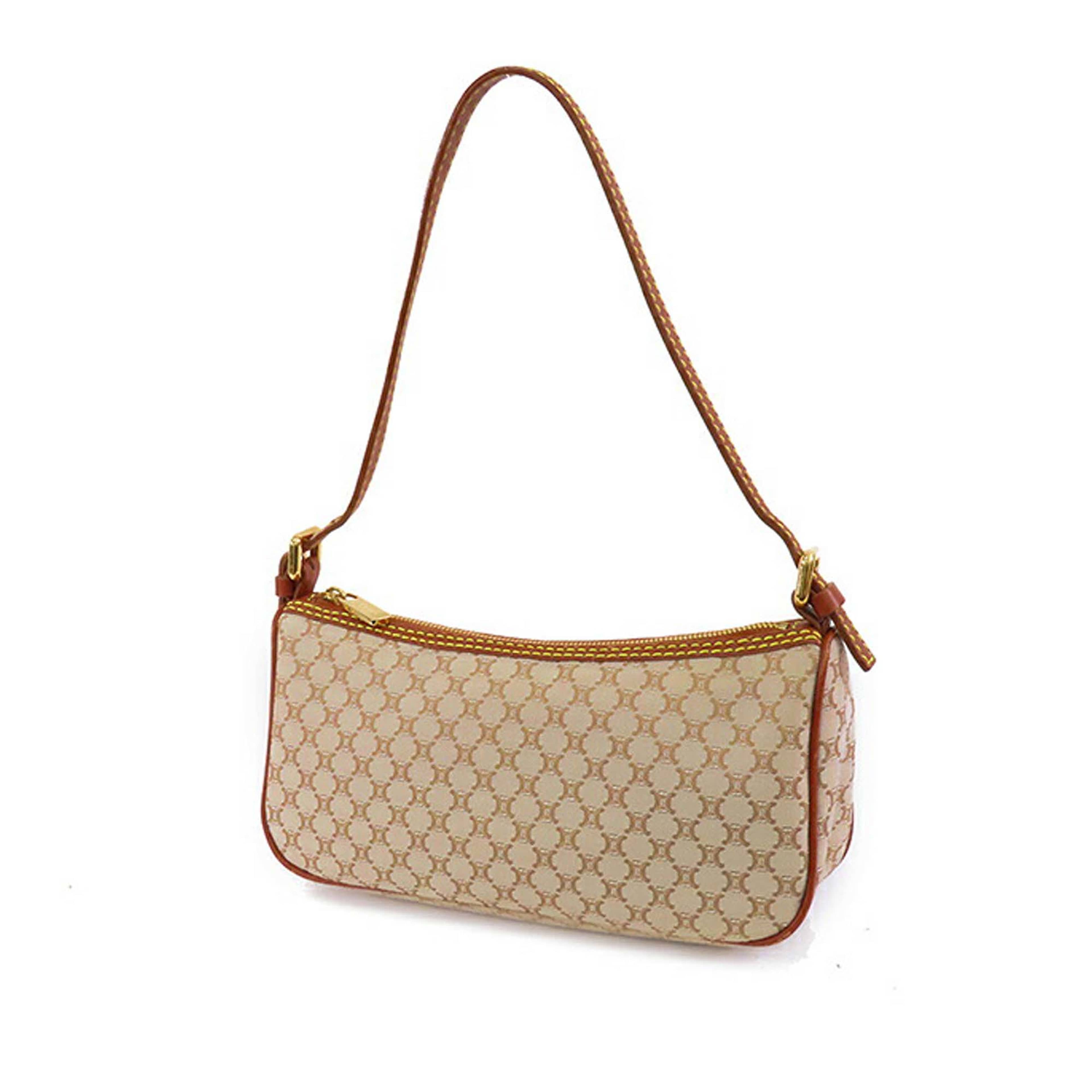 Celine Macadam Canvas Shoulder Bag, från Luxclusif, i färgen beige. Klicka för att öppna bilden i stort format