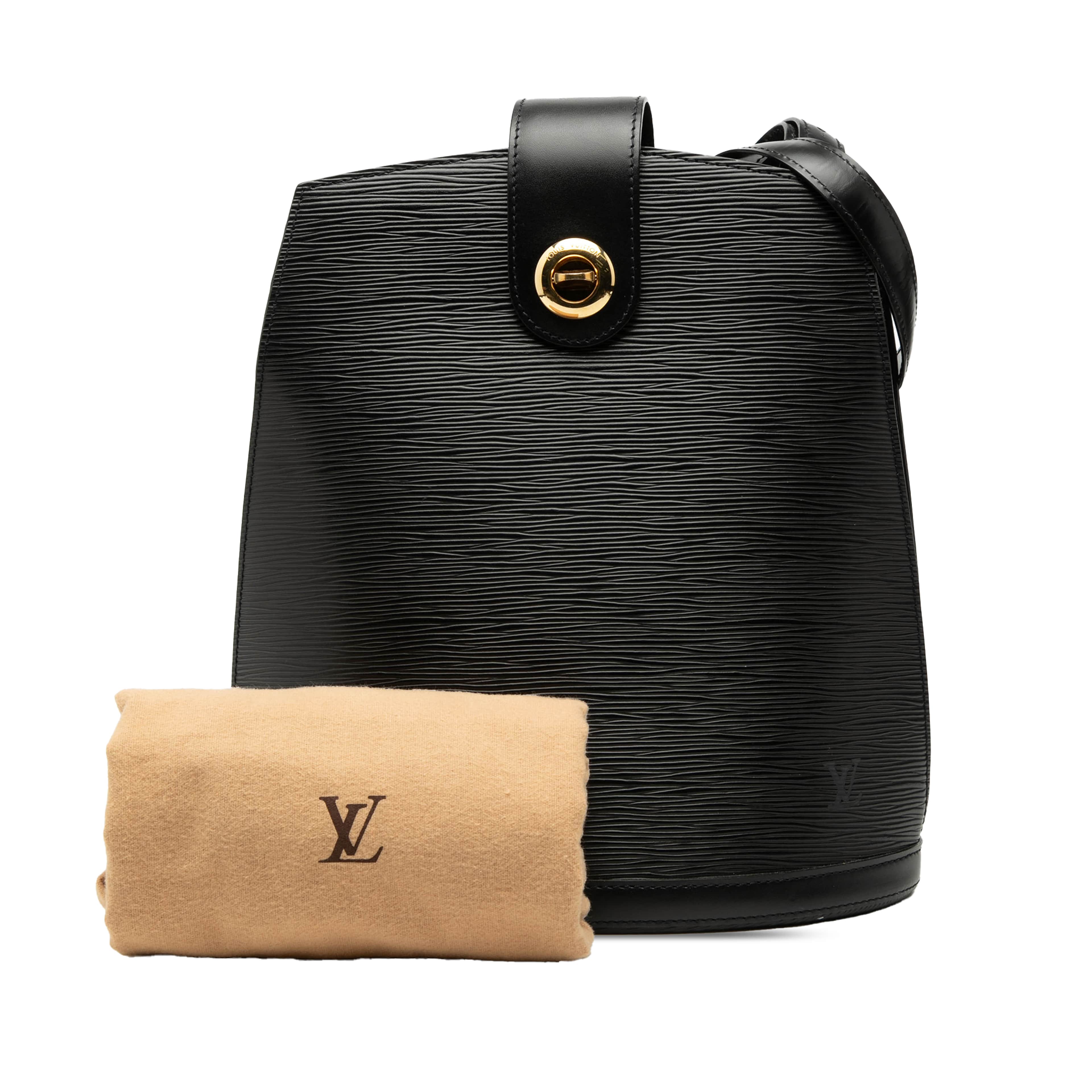 Louis Vuitton Epi Cluny, från Luxclusif, i färgen svart. Klicka för att öppna bilden i stort format