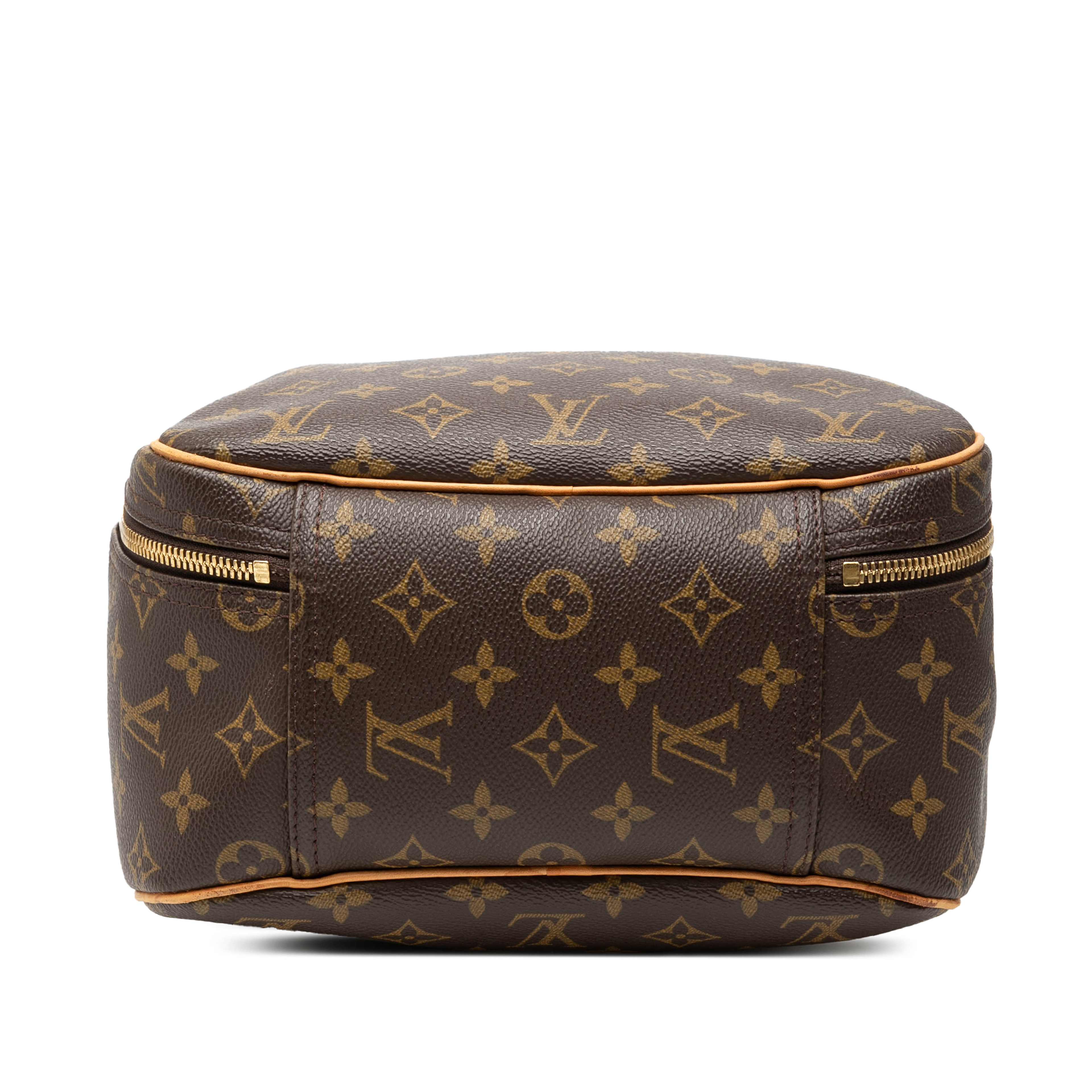 Louis Vuitton Monogram Excursion, från Luxclusif, i färgen brown. Klicka för att öppna bilden i stort format