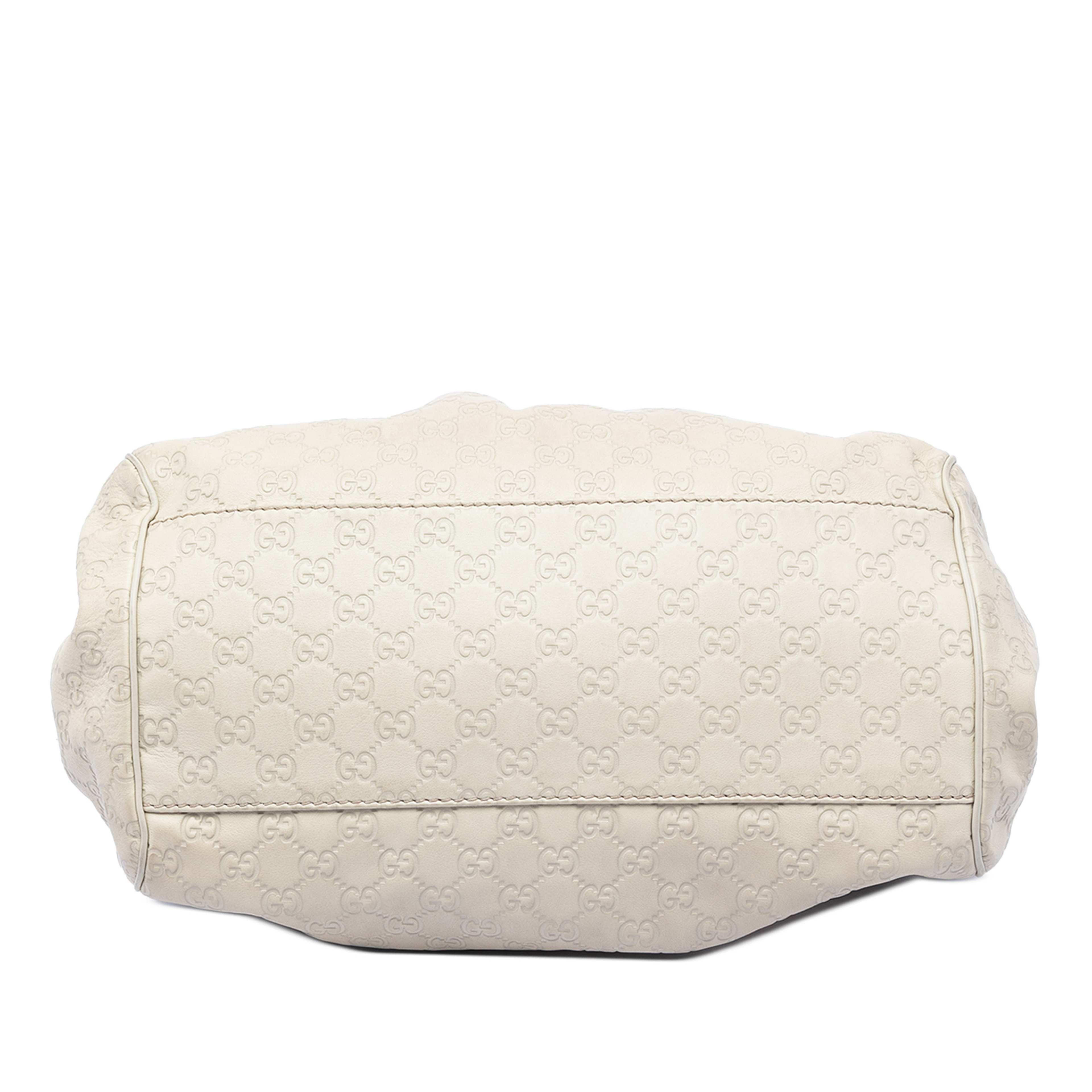 Gucci Guccissima Sukey Satchel, från Luxclusif, i färgen white. Klicka för att öppna bilden i stort format