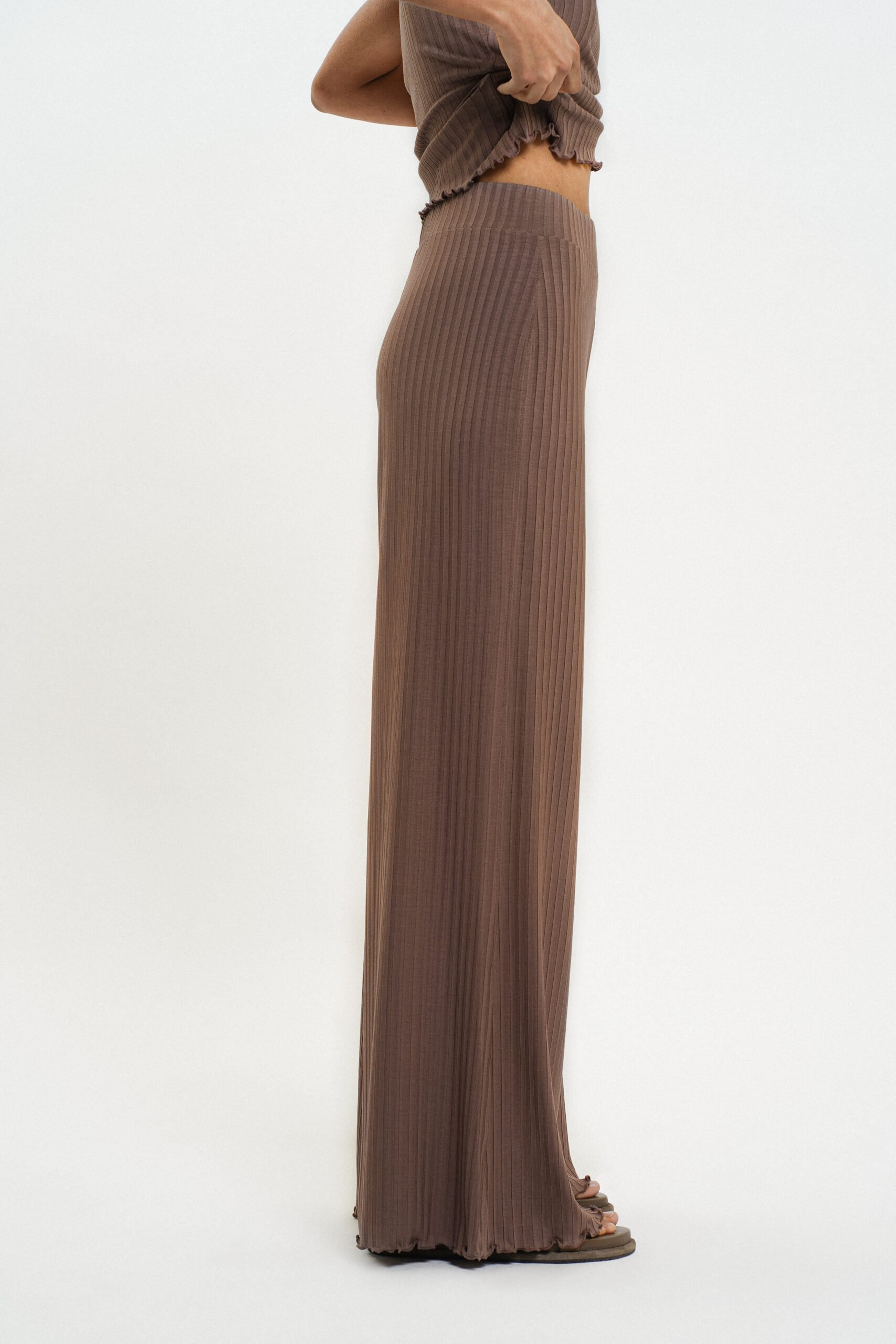 Ouette Pants - Mole, från Residus, i färgen brown. Klicka för att öppna bilden i stort format