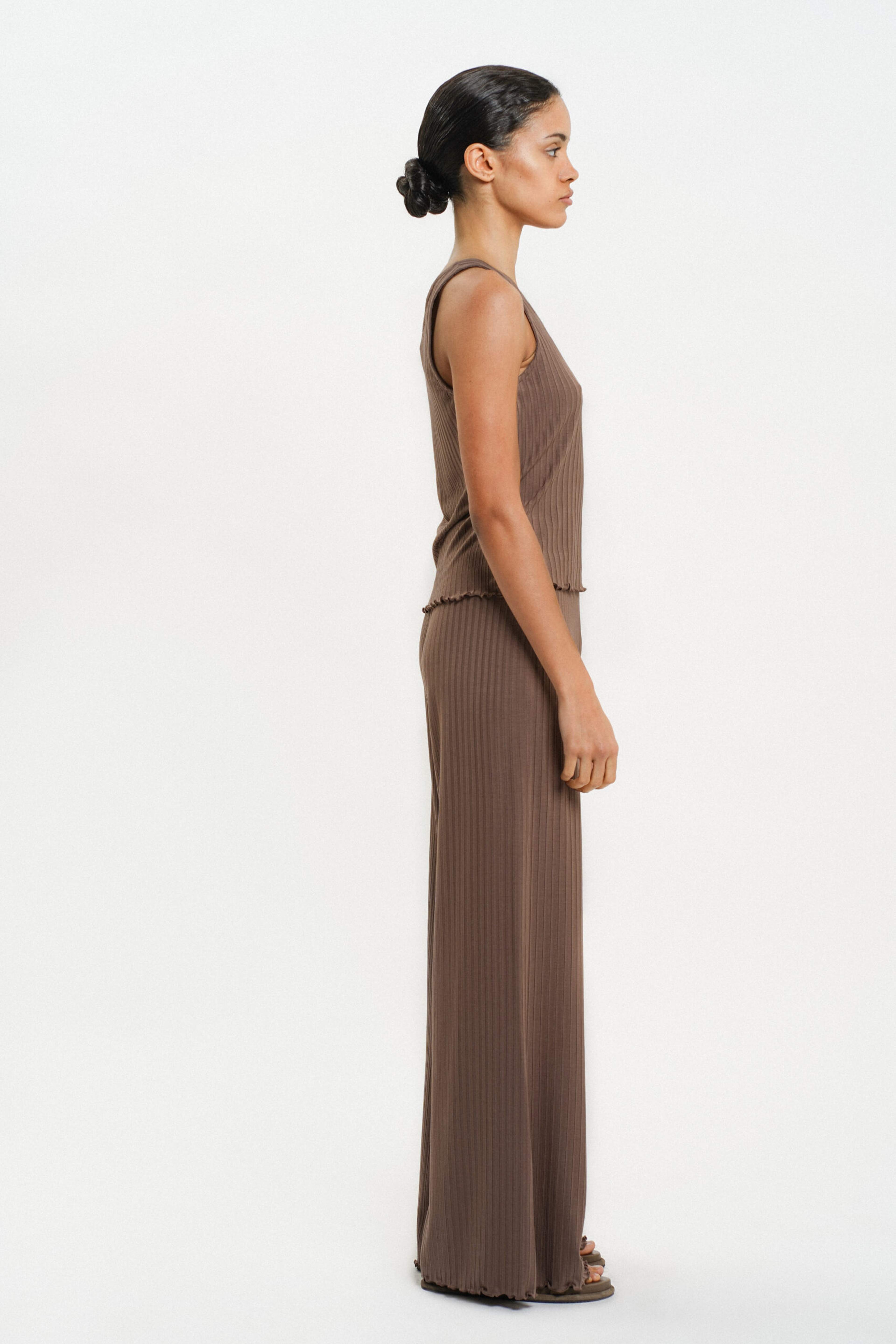 Ouette Pants - Mole, från Residus, i färgen brown. Klicka för att öppna bilden i stort format