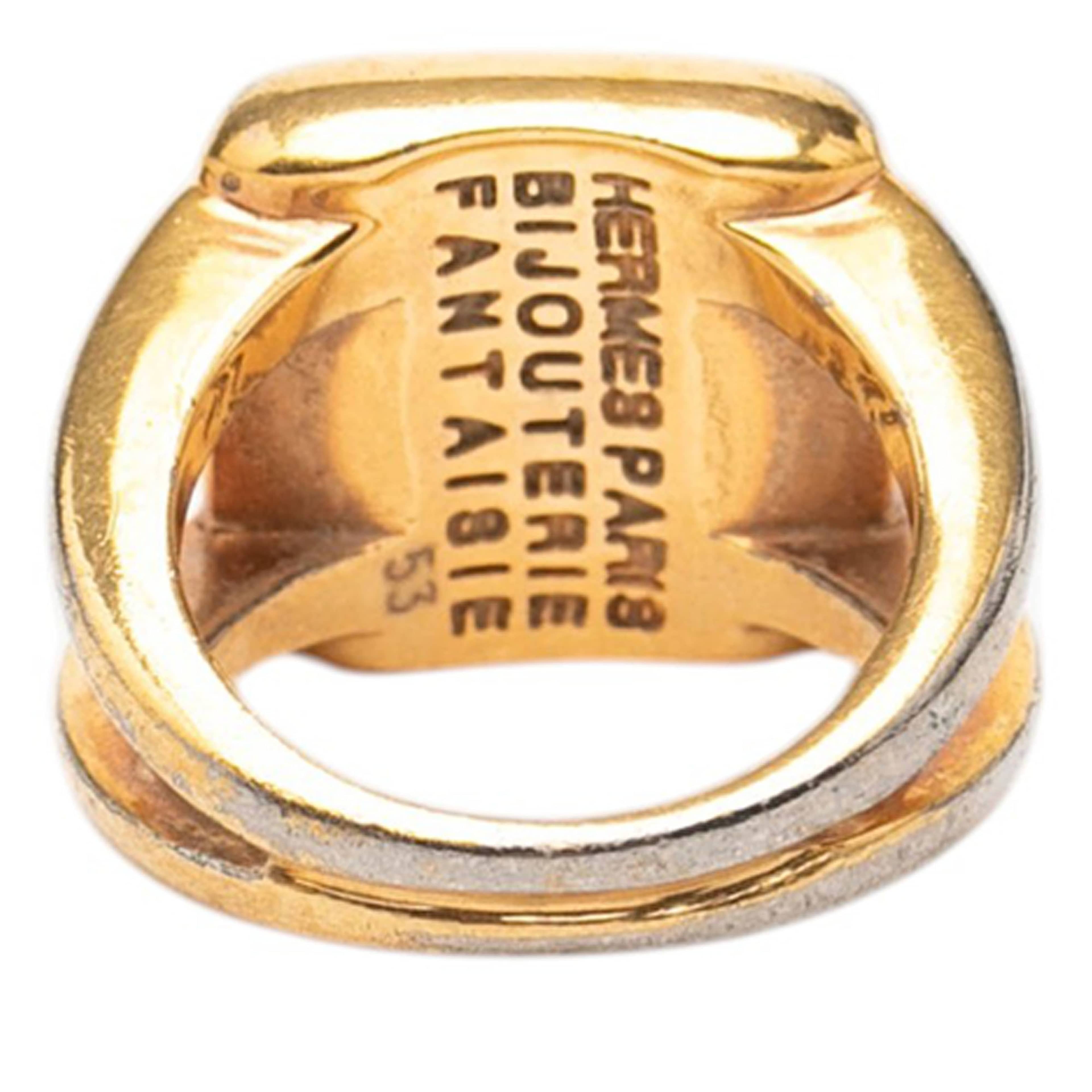 Hermès Gold Plated Bijouterie Fantaisie Corozo Ring, från Luxclusif, i färgen gold. Klicka för att öppna bilden i stort format