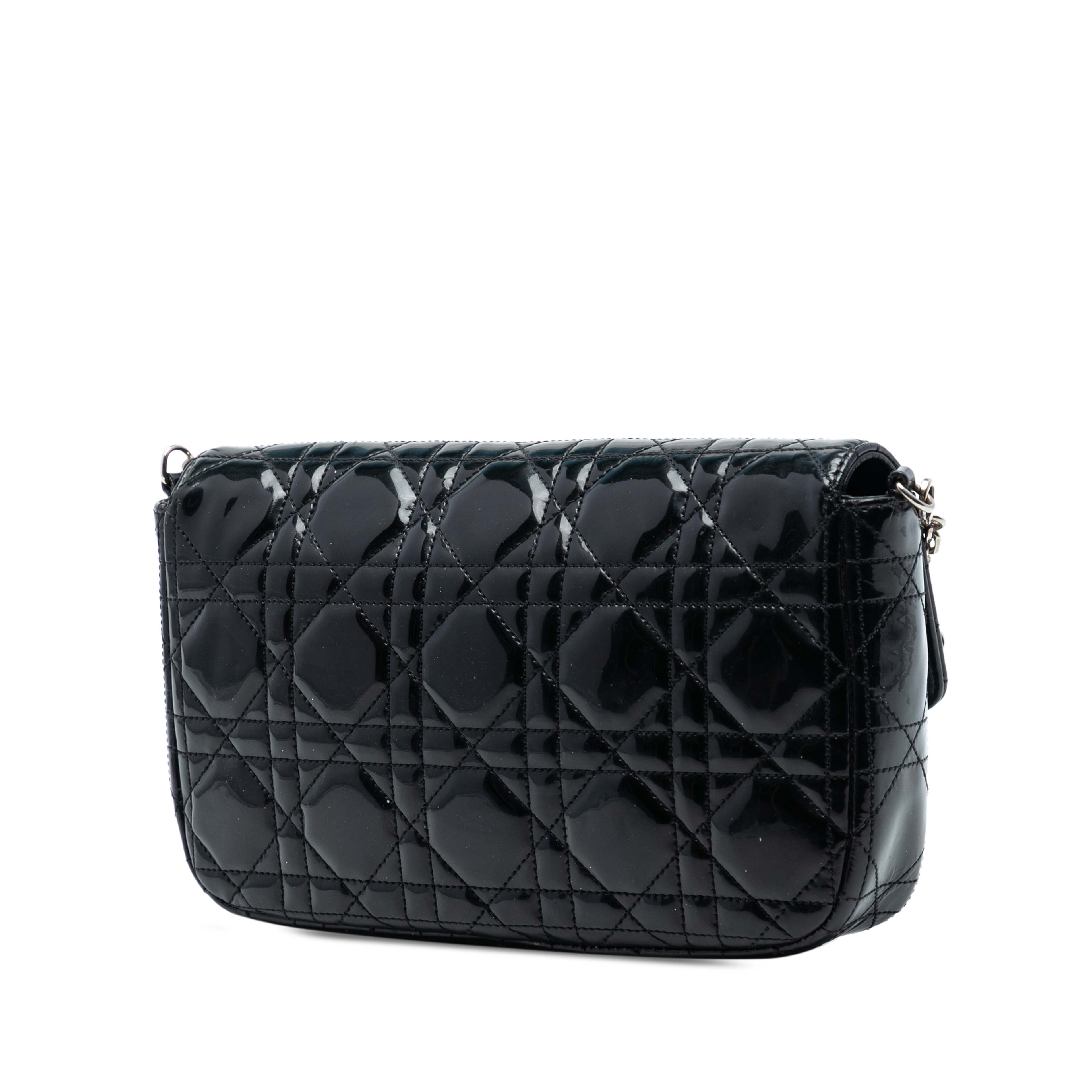 Dior Patent Cannage Miss Dior Promenade Crossbody, från Luxclusif, i färgen black. Klicka för att öppna bilden i stort format