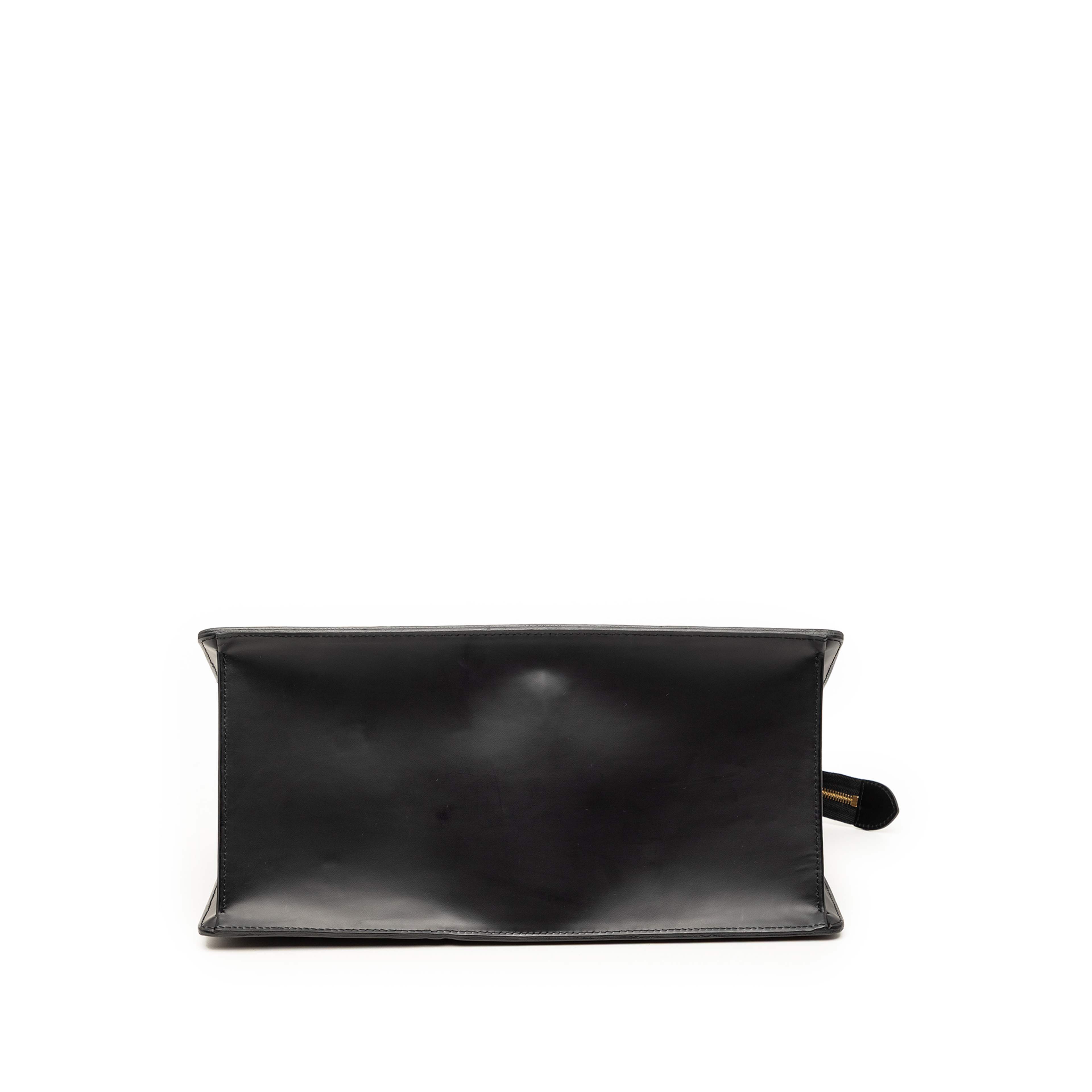 Louis Vuitton Epi Riviera, från Luxclusif, i färgen black. Klicka för att öppna bilden i stort format