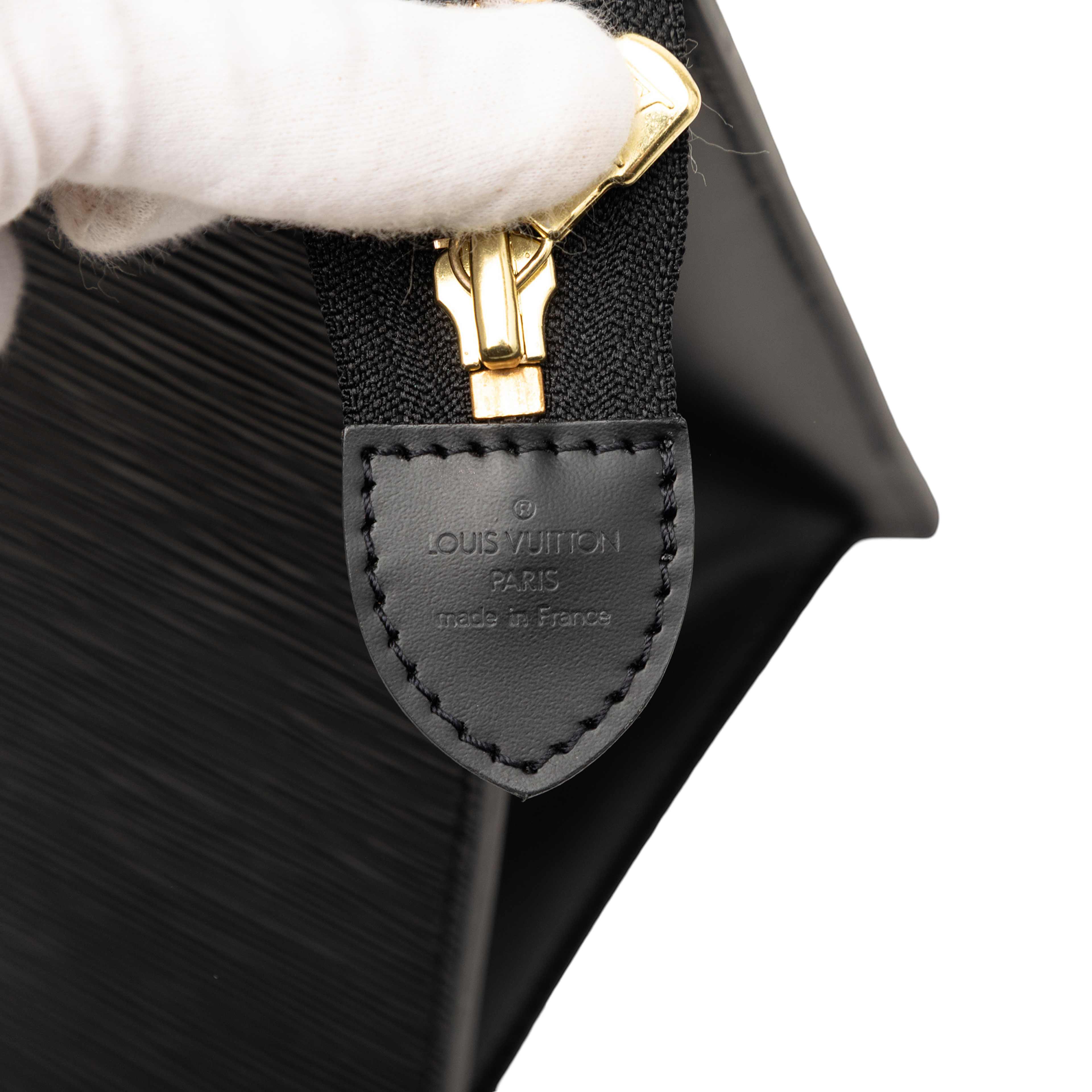 Louis Vuitton Epi Riviera, från Luxclusif, i färgen black. Klicka för att öppna bilden i stort format