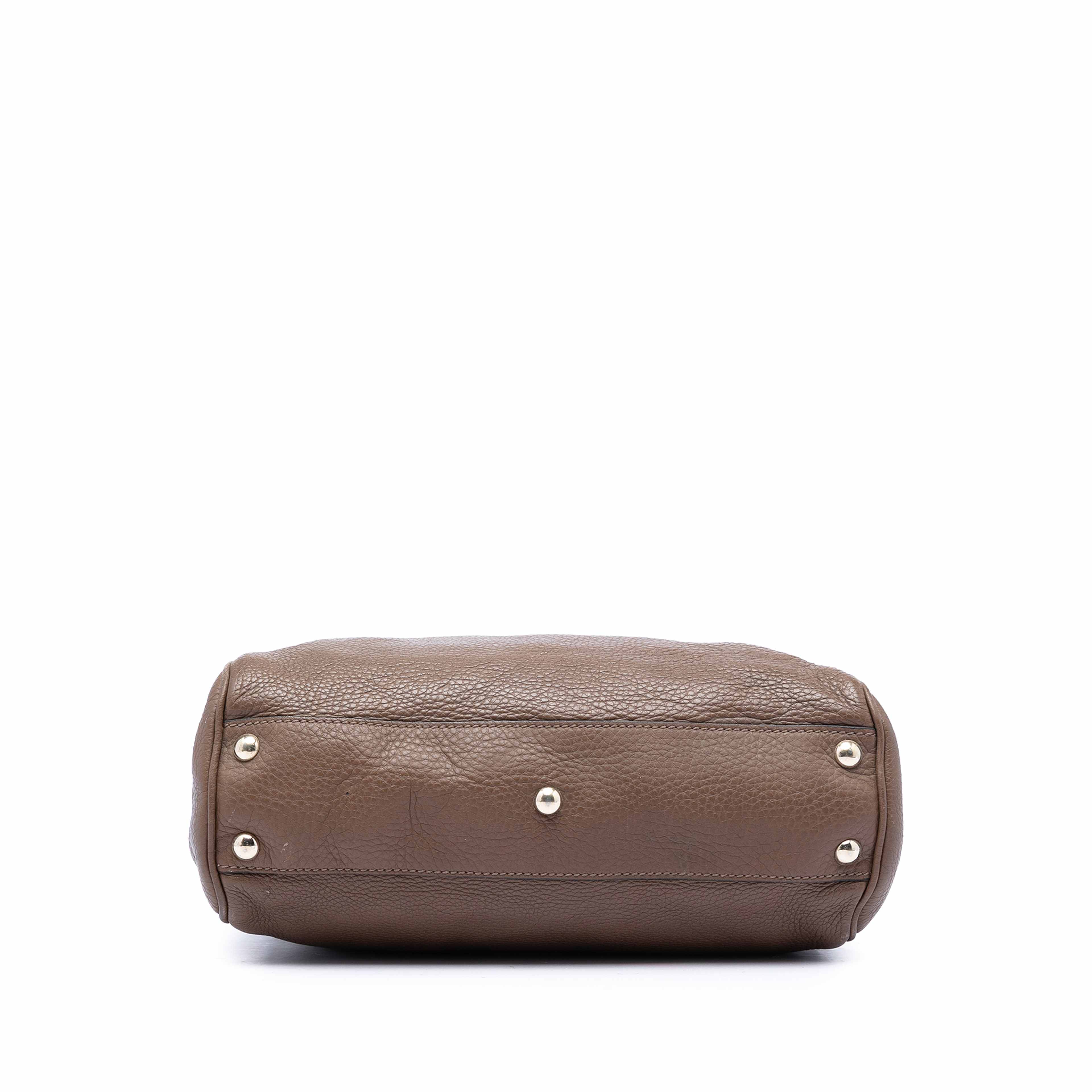 Gucci Small Calfskin Bamboo Shopper Satchel, från Luxclusif, i färgen brun. Klicka för att öppna bilden i stort format