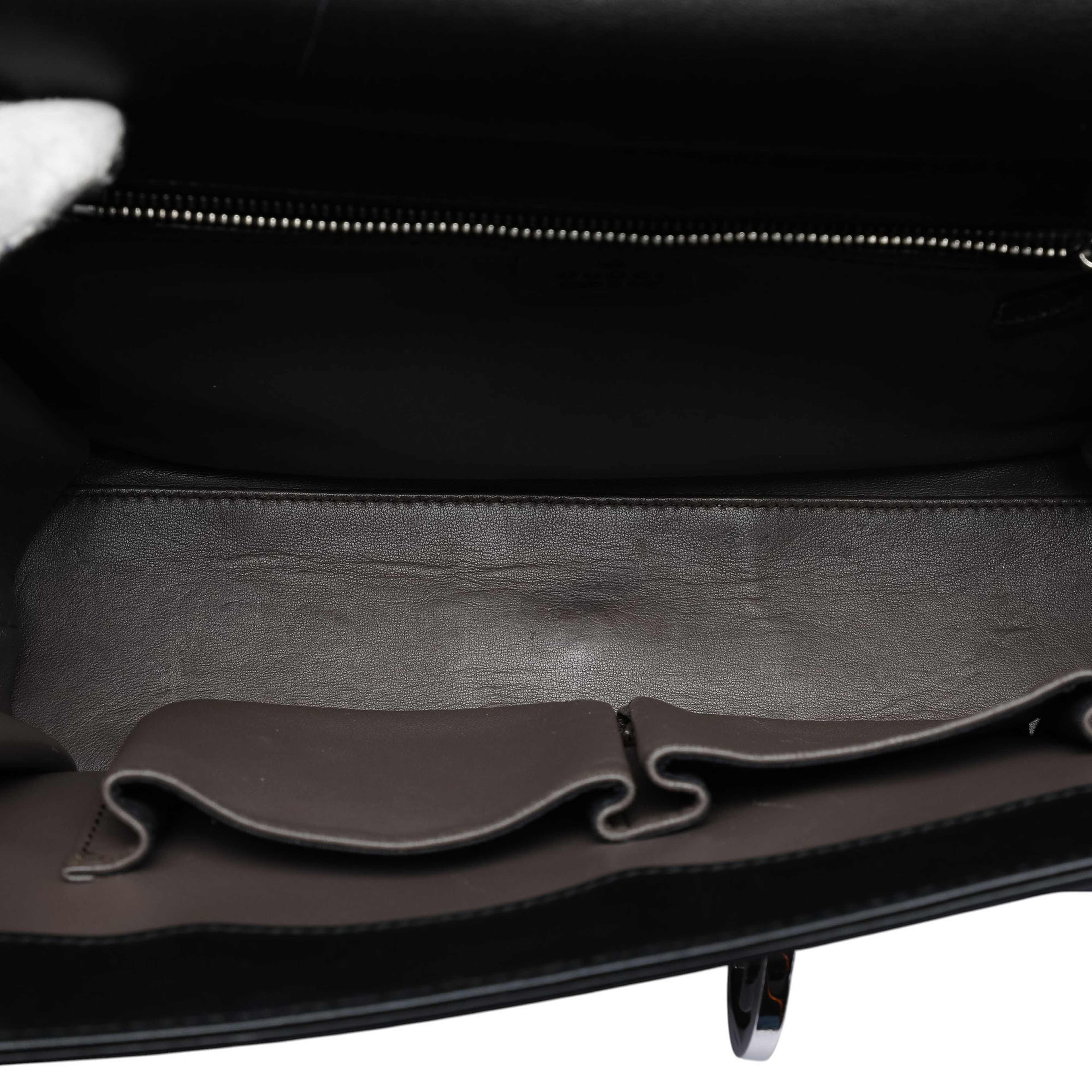 Gucci Medium Leather Dollar Interlocking G Crossbody, från Luxclusif, i färgen black. Klicka för att öppna bilden i stort format