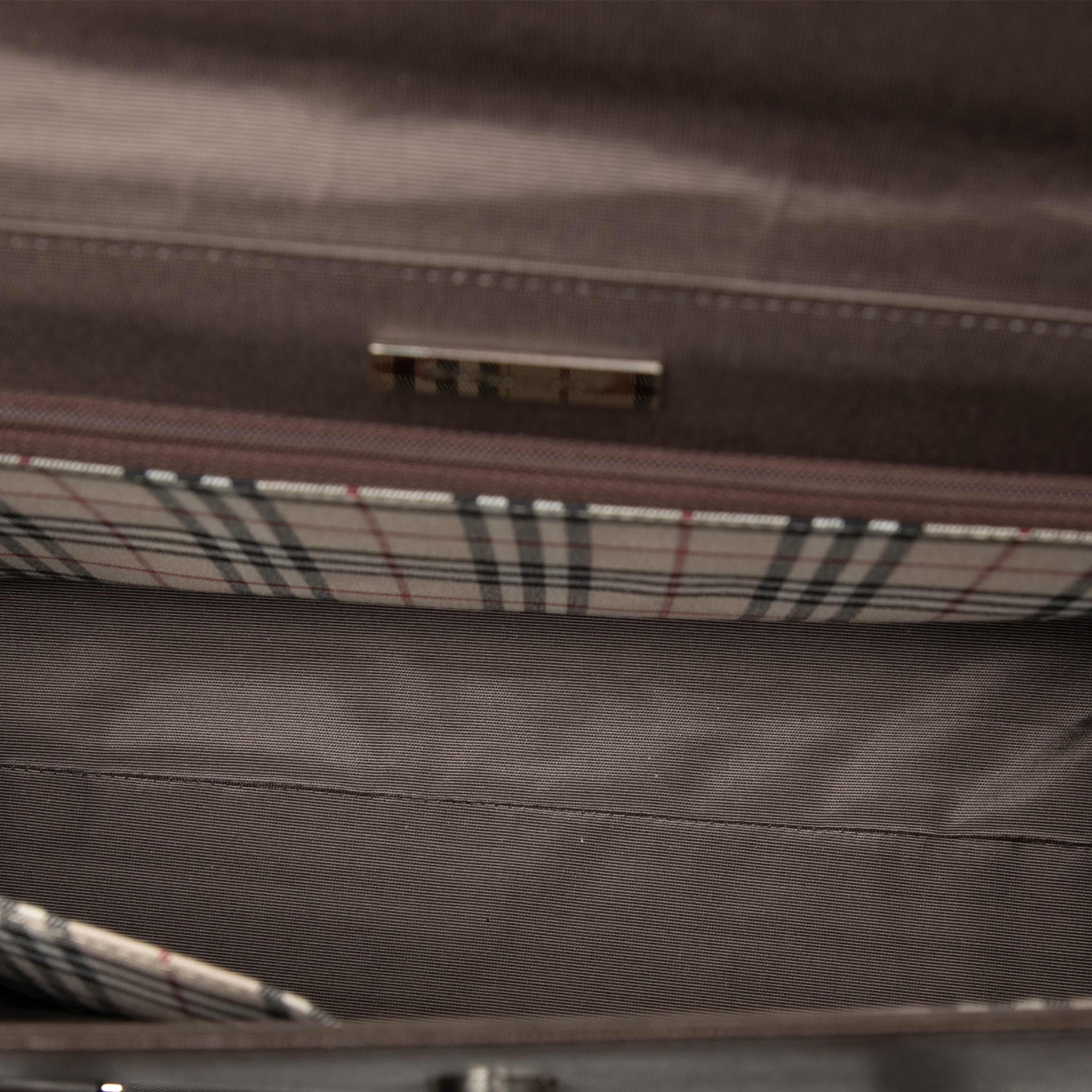 Burberry Leather Handbag, från Luxclusif, i färgen dark brown. Klicka för att öppna bilden i stort format