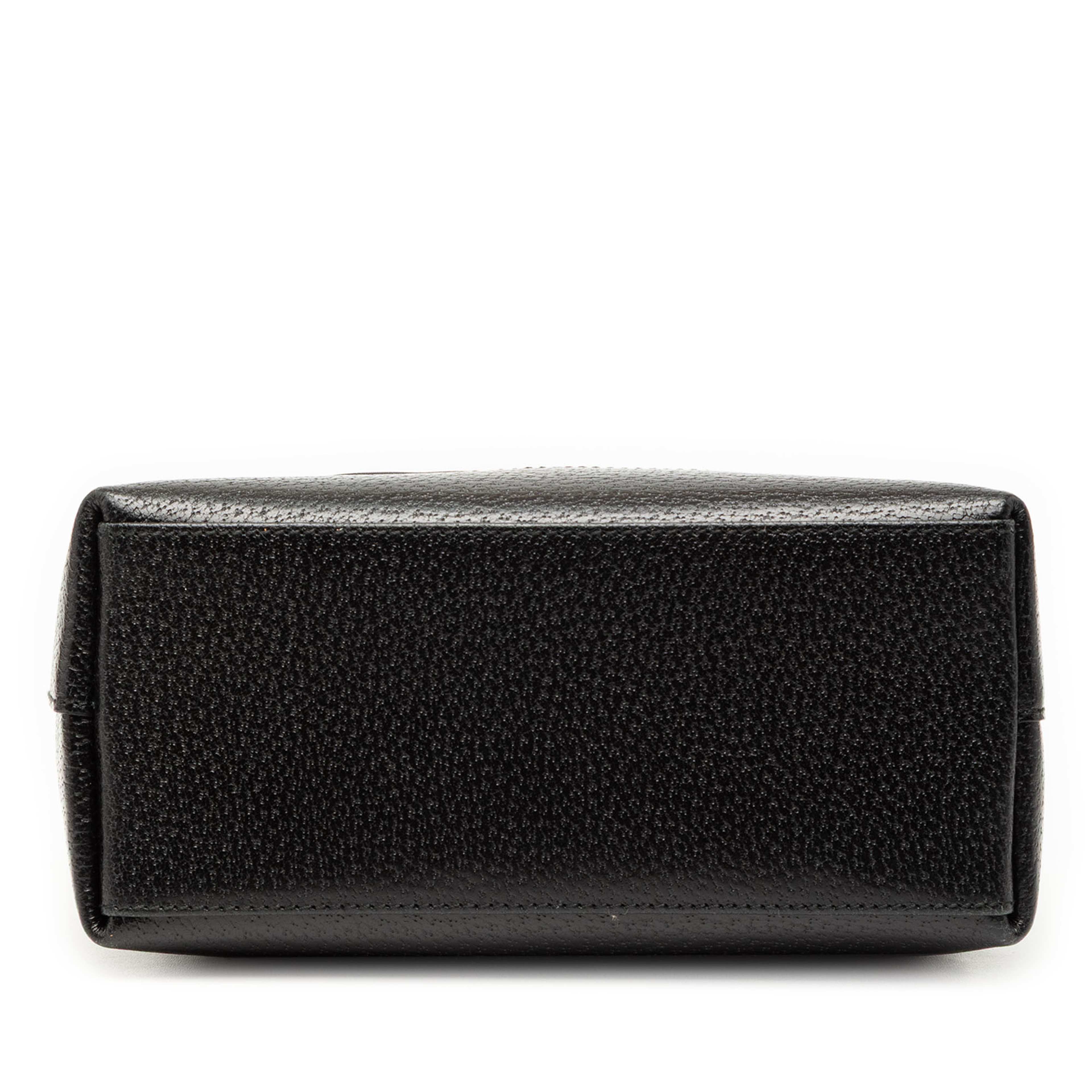 Gucci Canvas Jackie Shoulder Bag, från Luxclusif, i färgen svart. Klicka för att öppna bilden i stort format