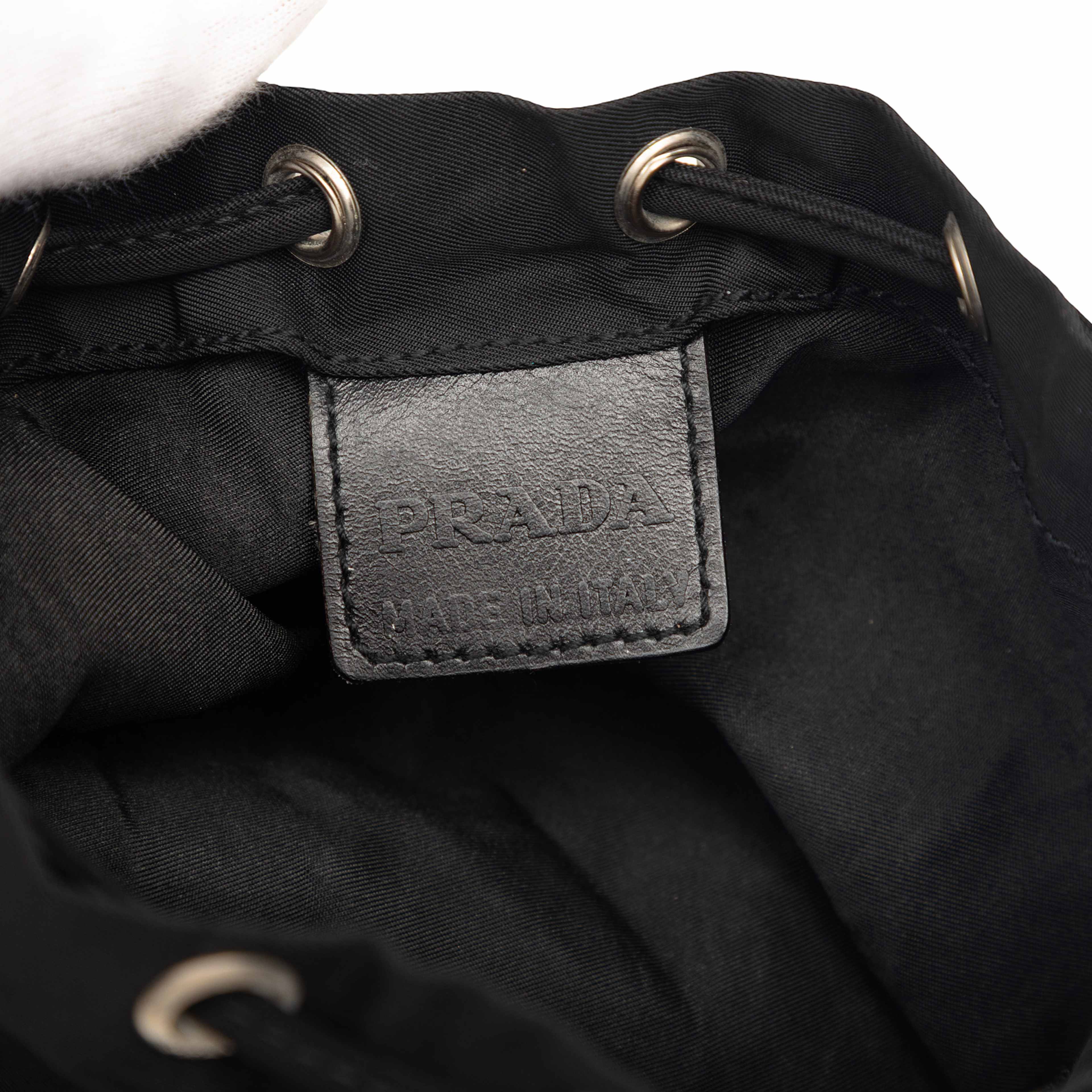 Prada Tessuto Drawstring Pouch, från Luxclusif, i färgen black. Klicka för att öppna bilden i stort format