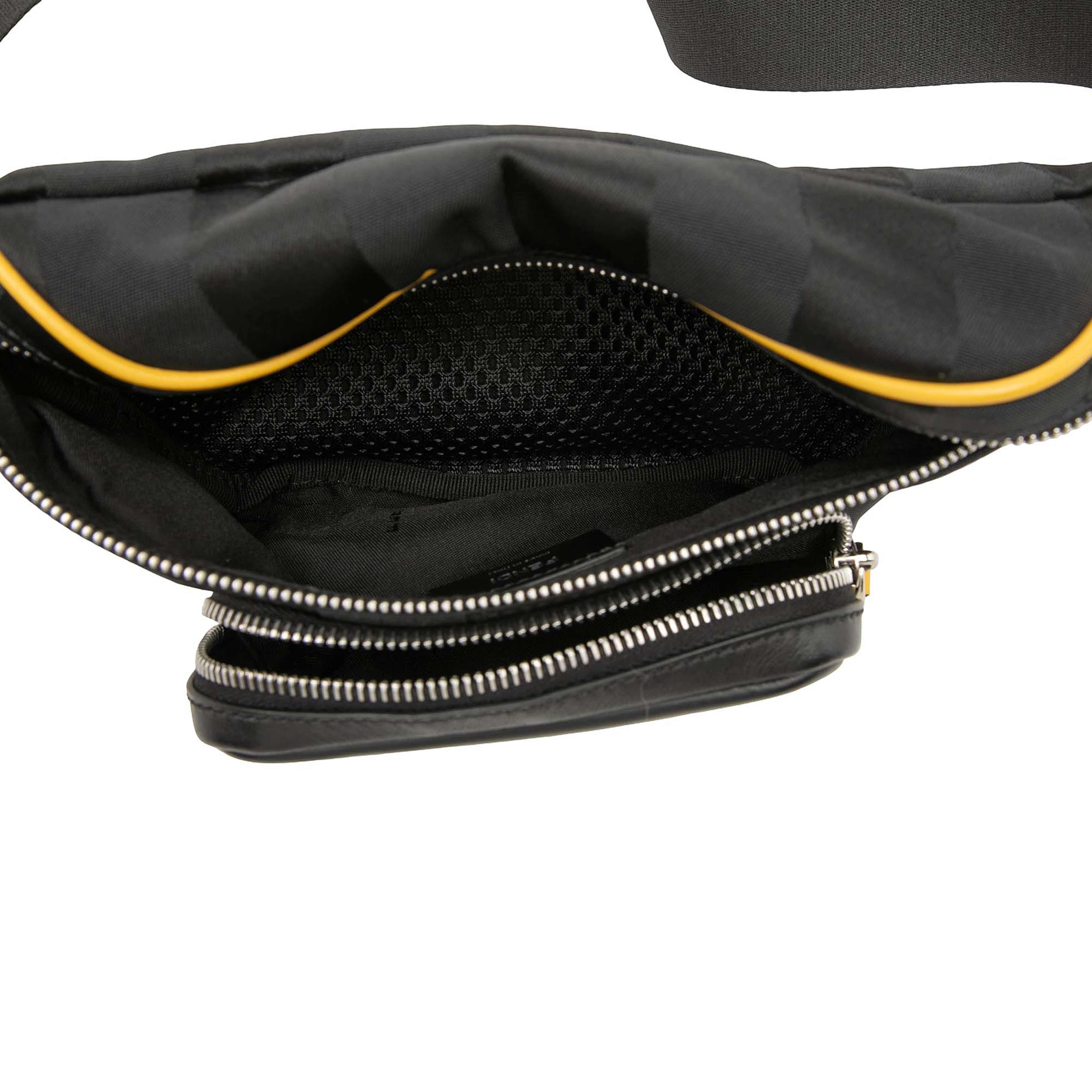 Fendi Nylon And Leather Logo Belt Bag, från Luxclusif, i färgen svart. Klicka för att öppna bilden i stort format