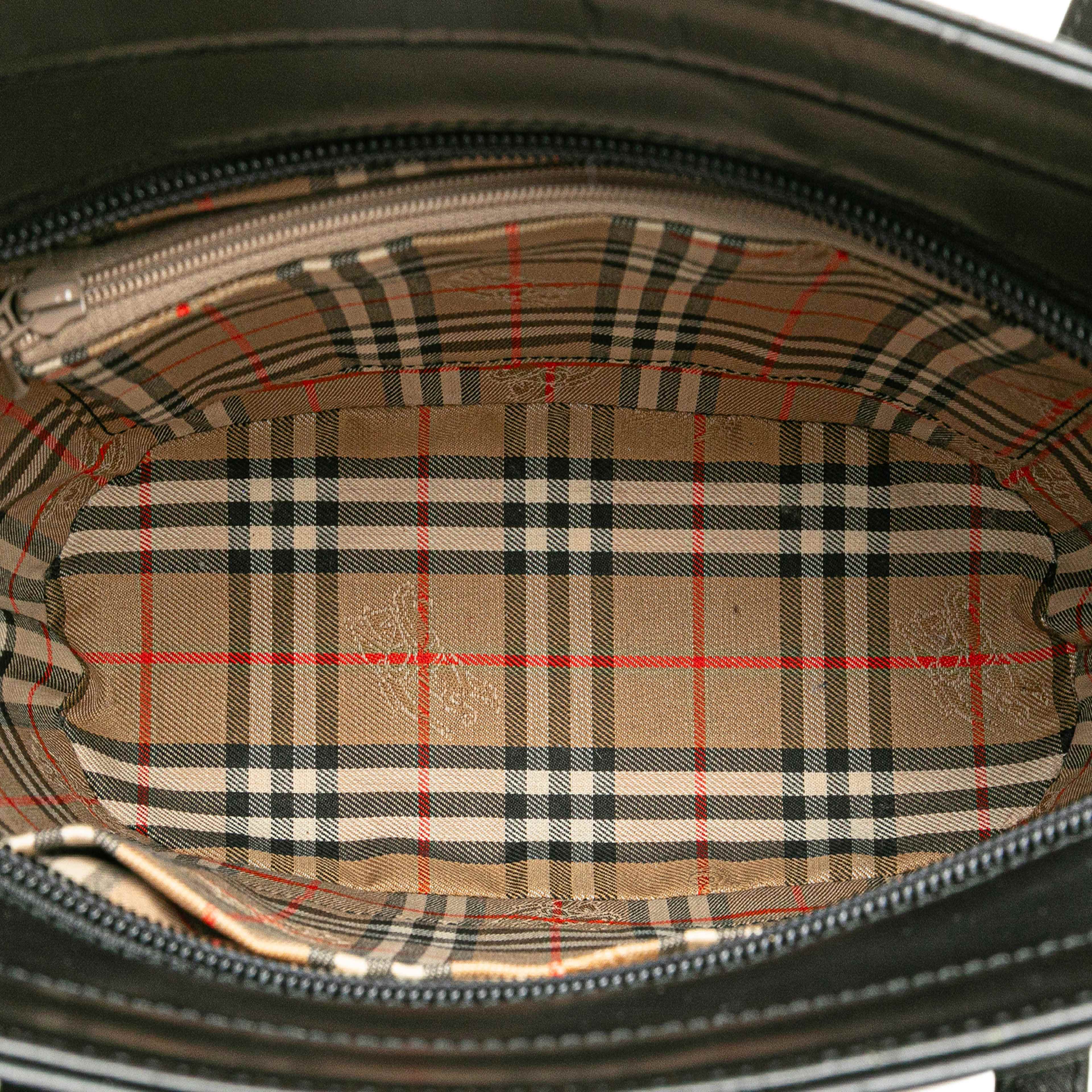 Burberry House Check Trimmed Leather Shoulder Bag, från Luxclusif, i färgen black.