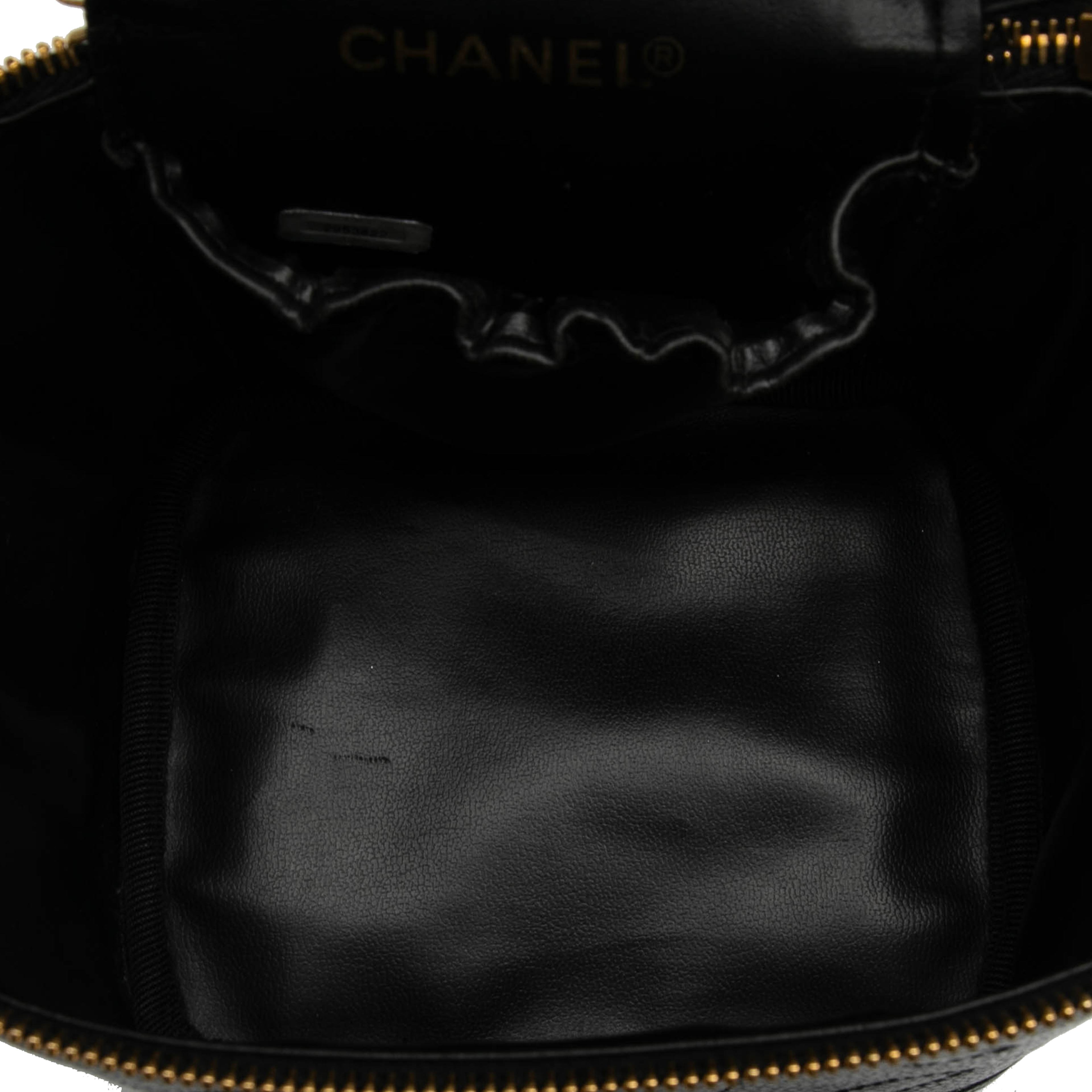 Chanel Cc Caviar Vanity Bag, från Luxclusif, i färgen black. Klicka för att öppna bilden i stort format