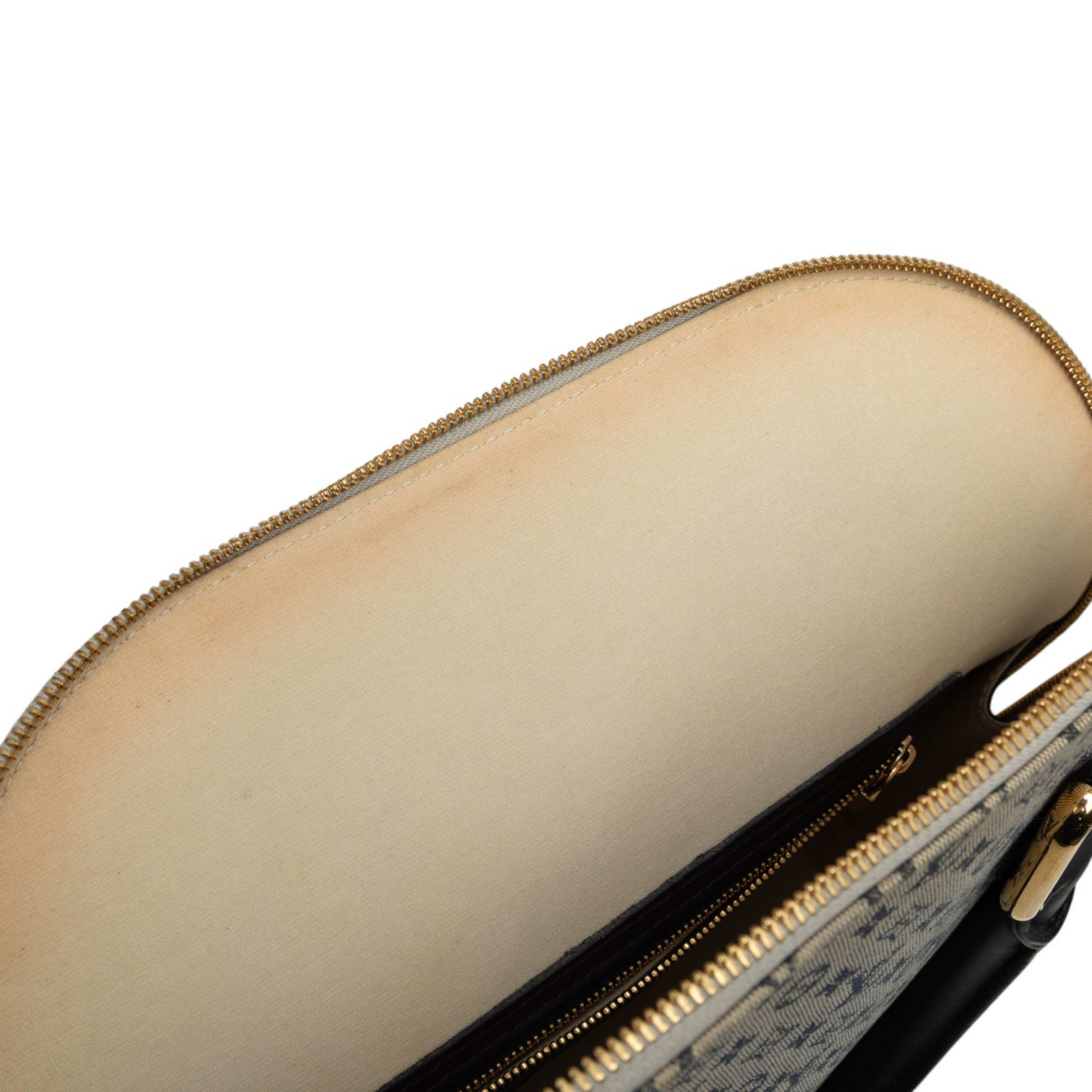 Louis Vuitton Monogram Mini Lin Alma Haut, från Luxclusif, i färgen gray. Klicka för att öppna bilden i stort format