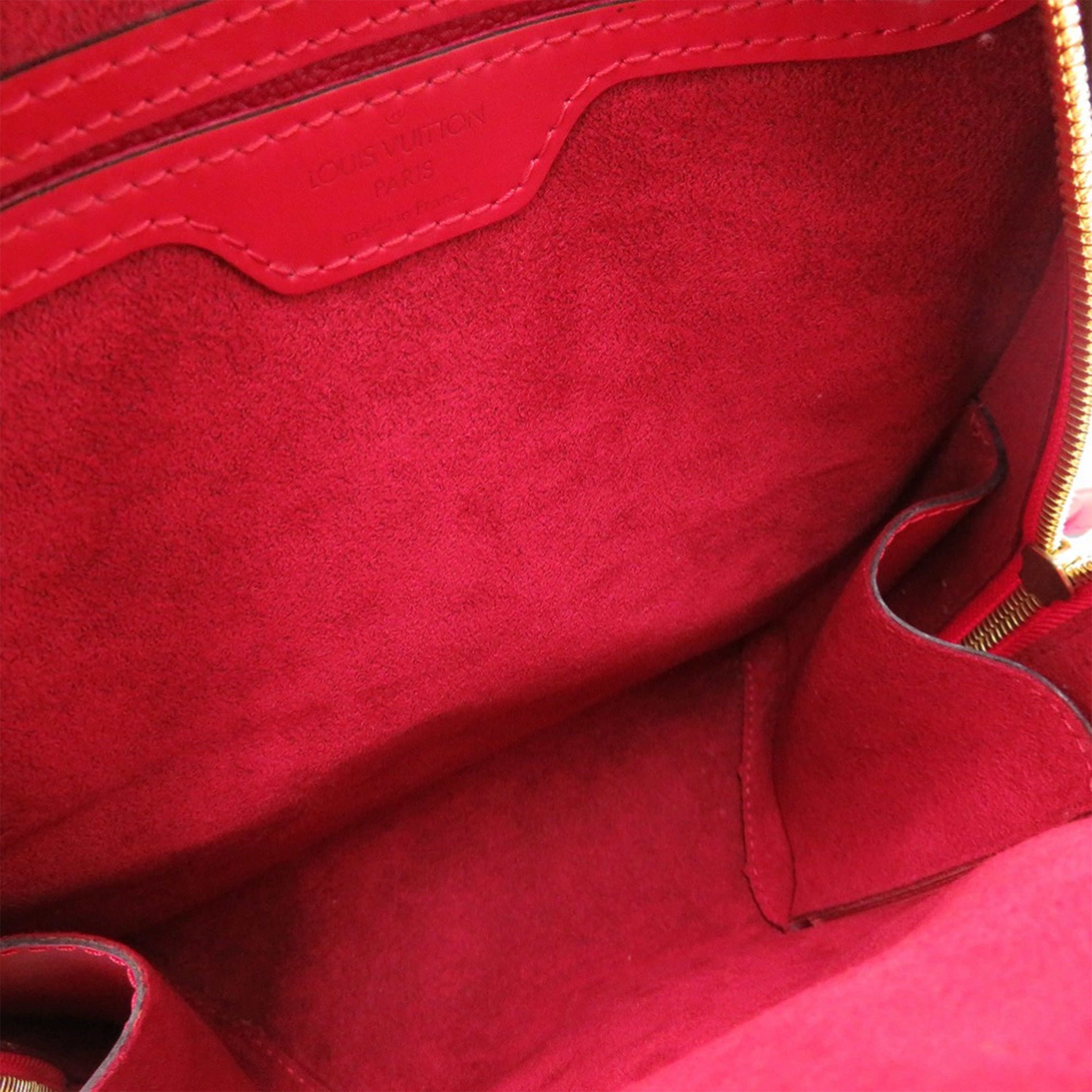Louis Vuitton Epi Mabillon, från Luxclusif, i färgen red. Klicka för att öppna bilden i stort format