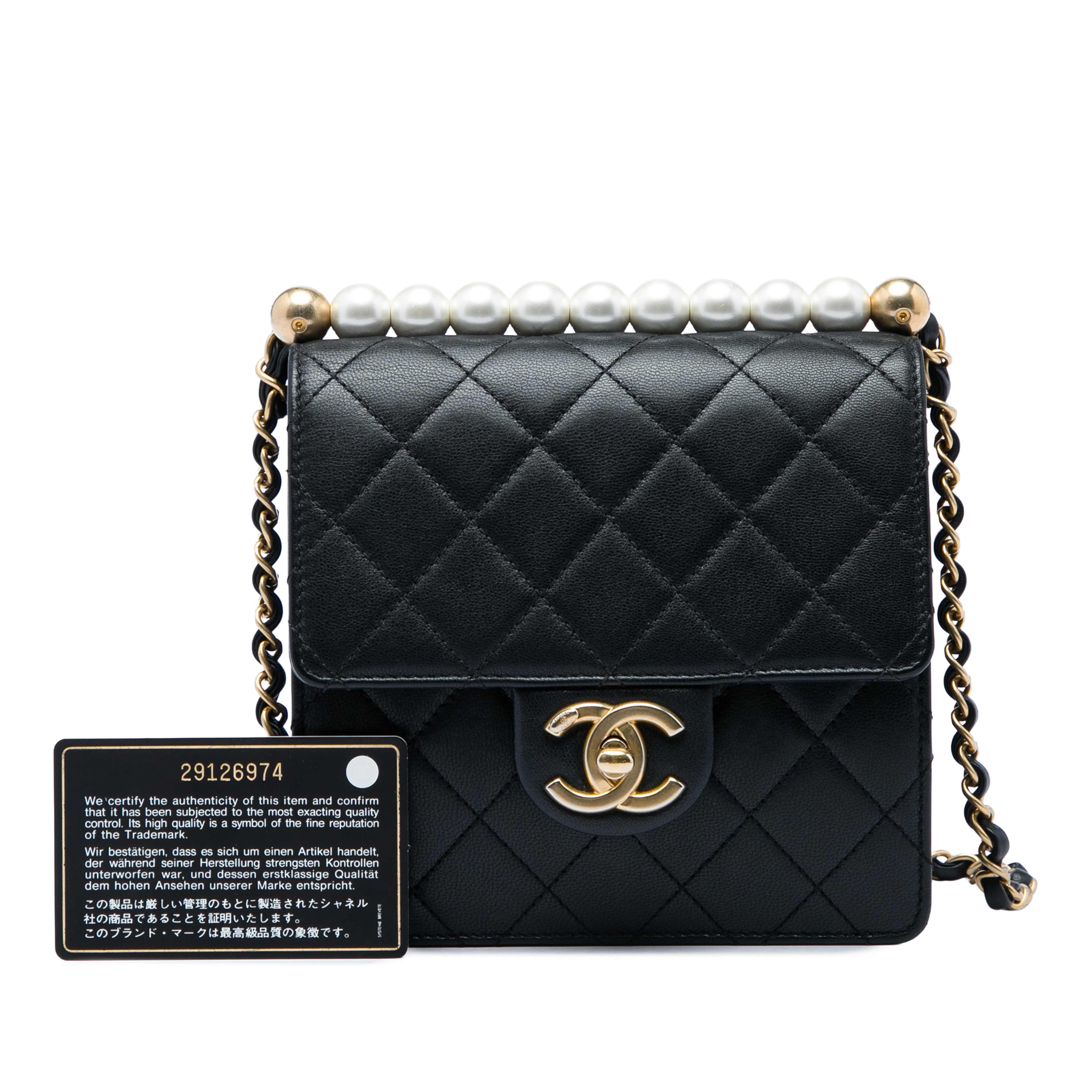 Chanel Small Quilted Goatskin Chic Pearls Flap, från Luxclusif, i färgen svart. Klicka för att öppna bilden i stort format