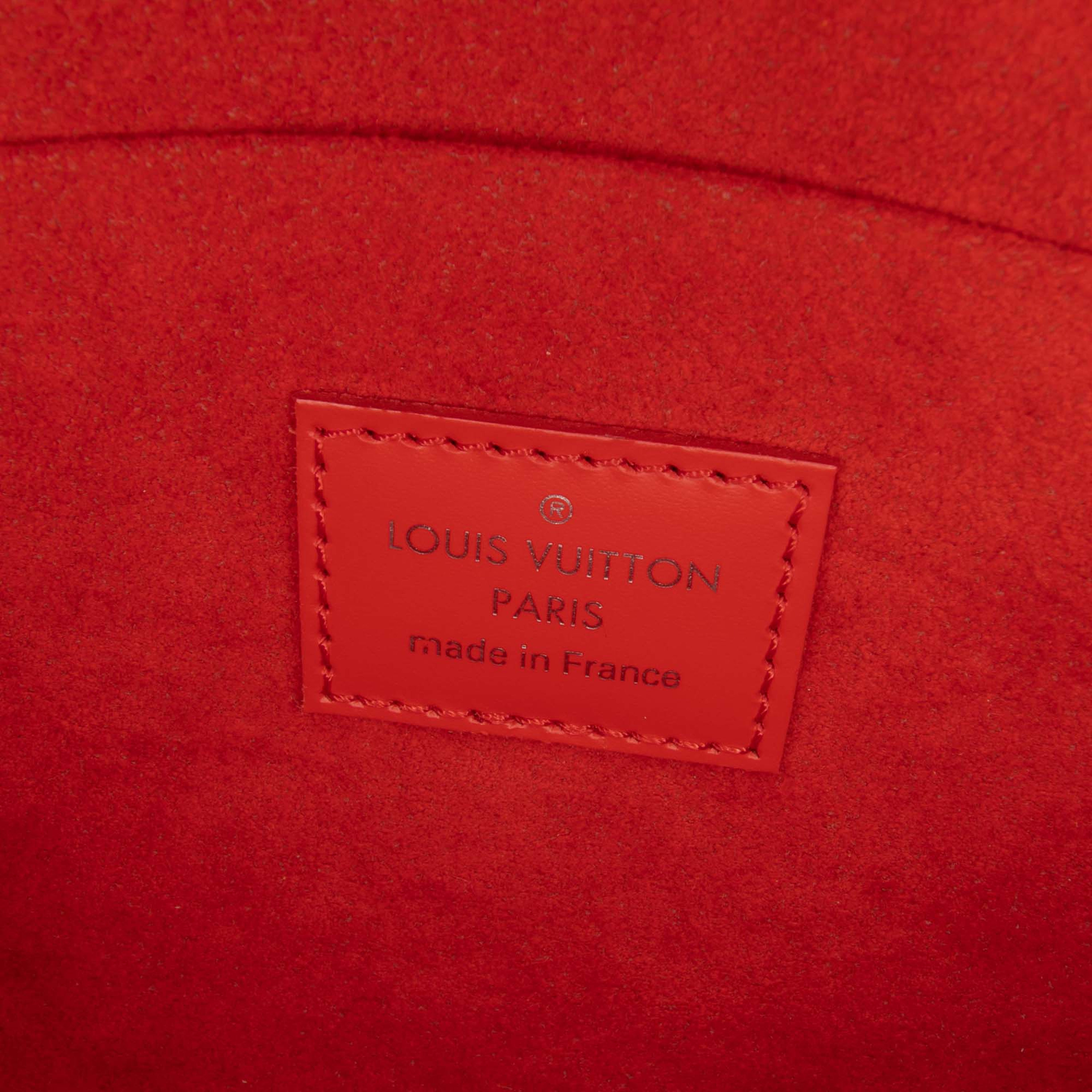 Louis Vuitton Epi Pochette Felicie, från Luxclusif, i färgen red. Klicka för att öppna bilden i stort format