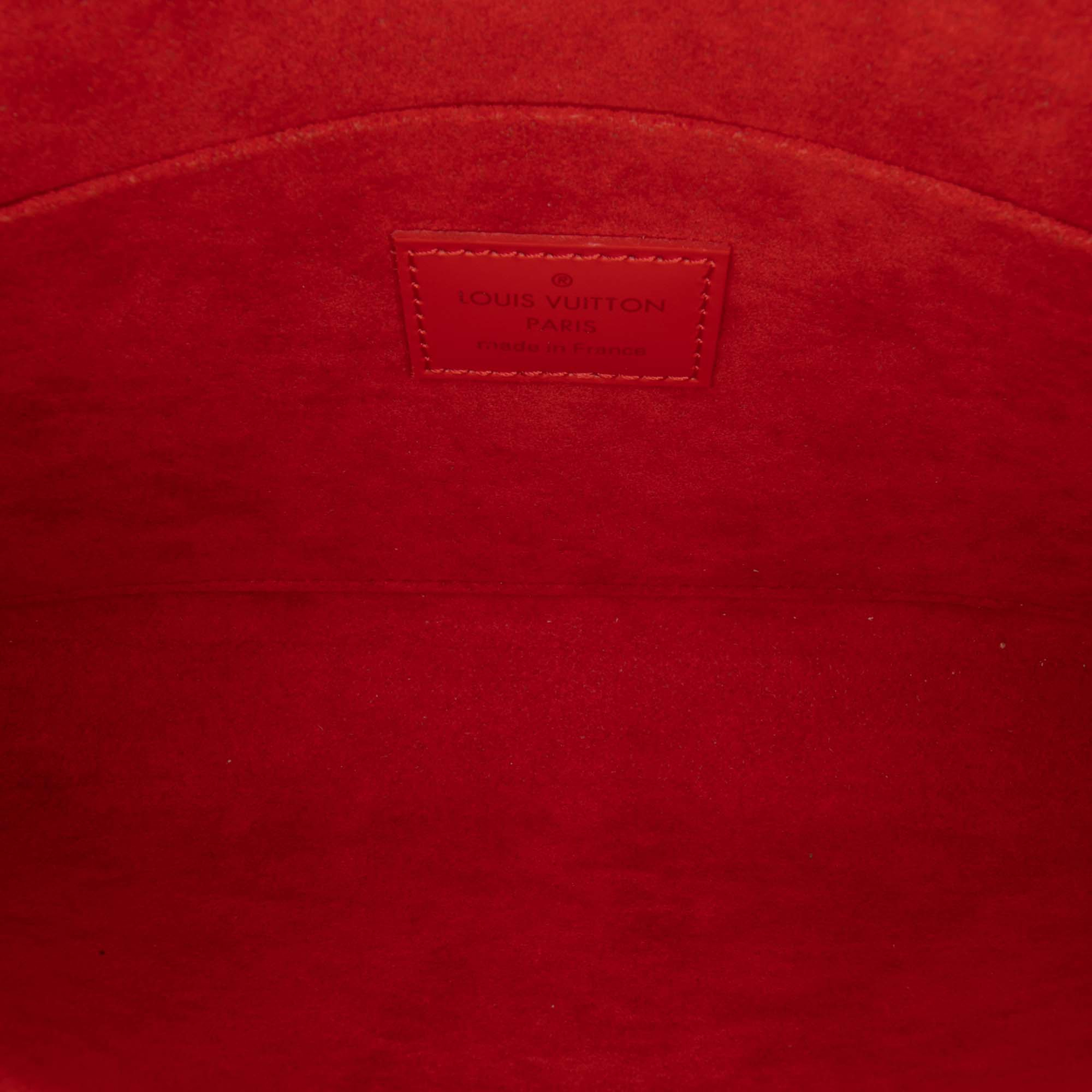 Louis Vuitton Epi Pochette Felicie, från Luxclusif, i färgen red. Klicka för att öppna bilden i stort format