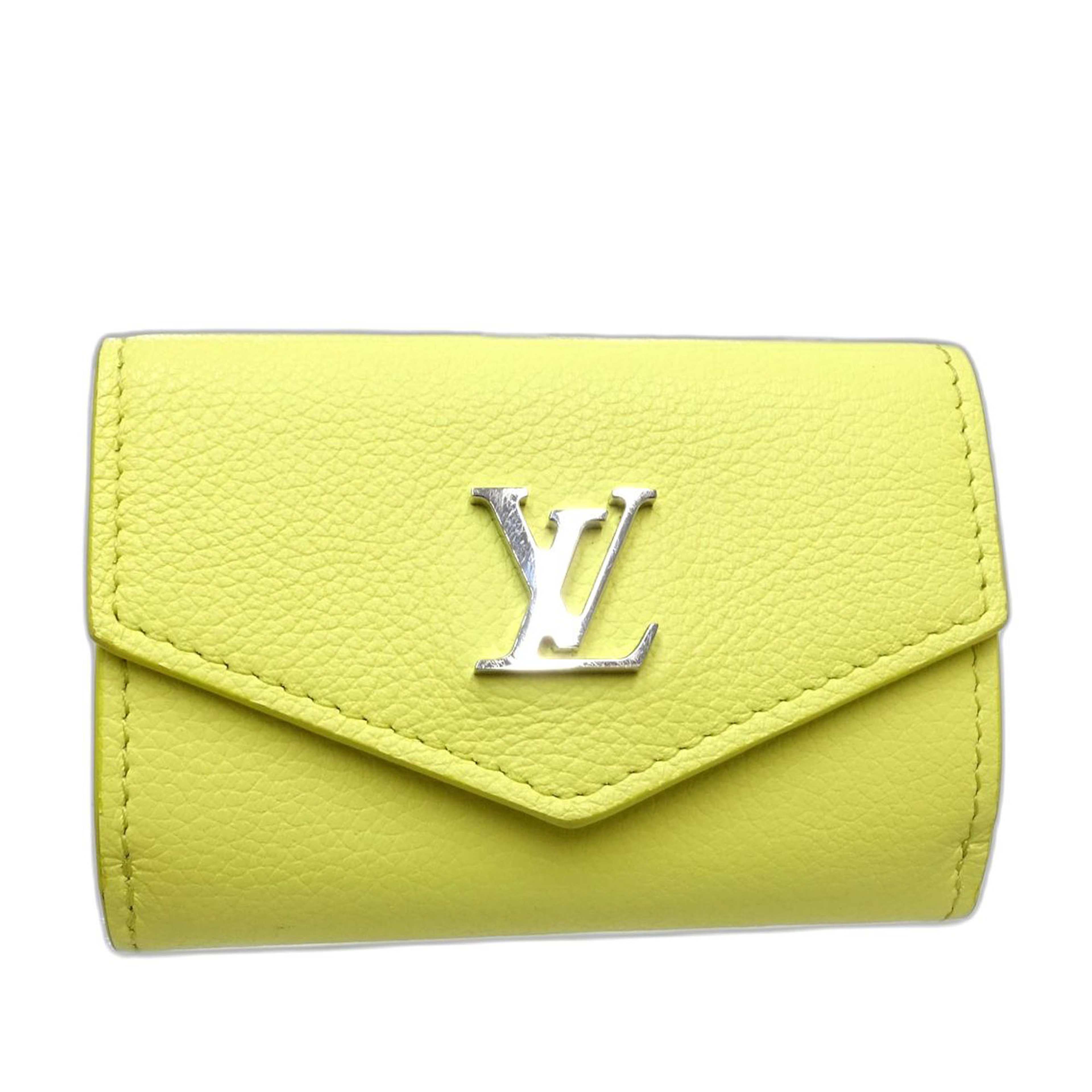 Louis Vuitton Taurillon Lockmini Wallet, från Luxclusif, i färgen gul. Klicka för att öppna bilden i stort format