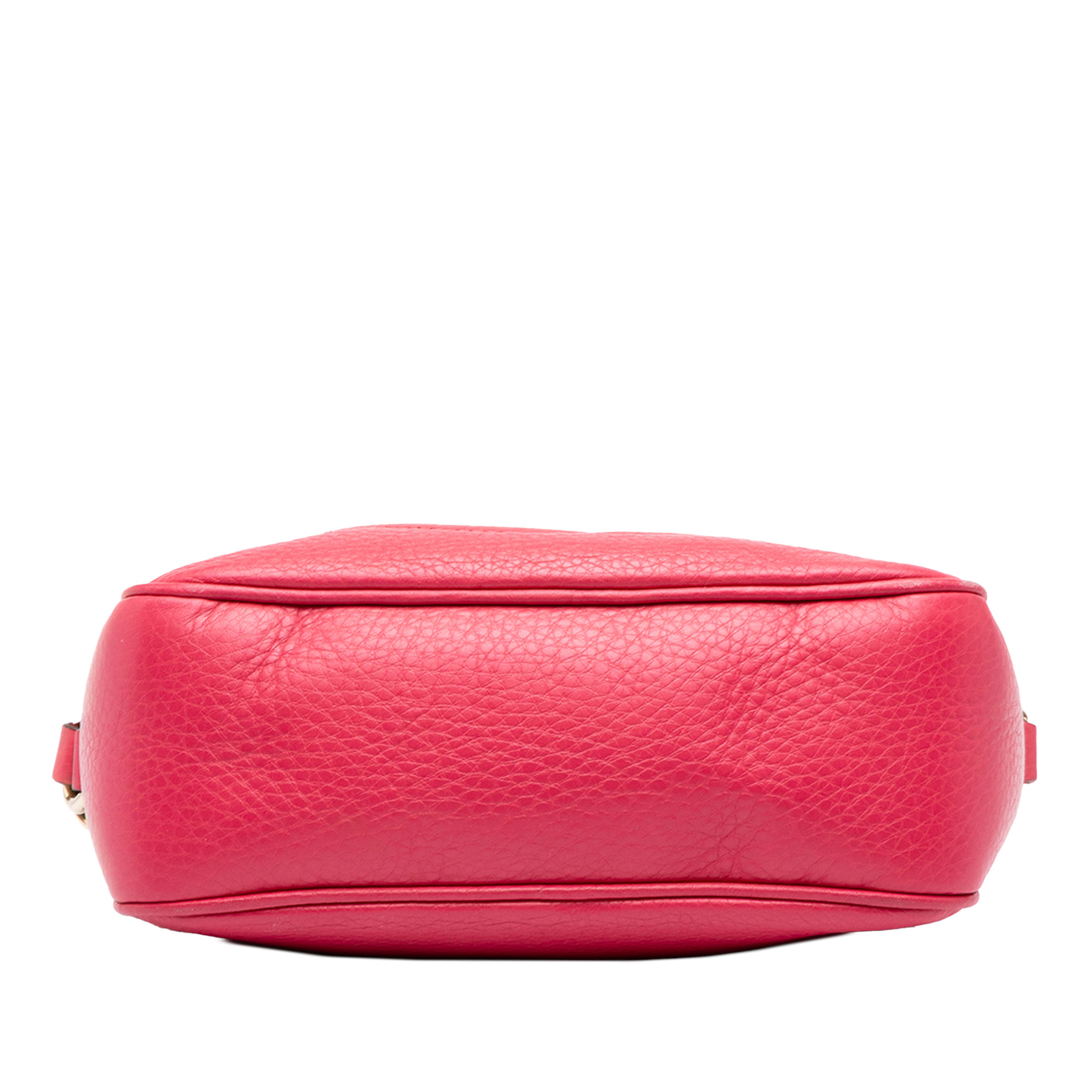 Gucci Calfskin Soho Disco Crossbody, från Luxclusif, i färgen rosa. Klicka för att öppna bilden i stort format