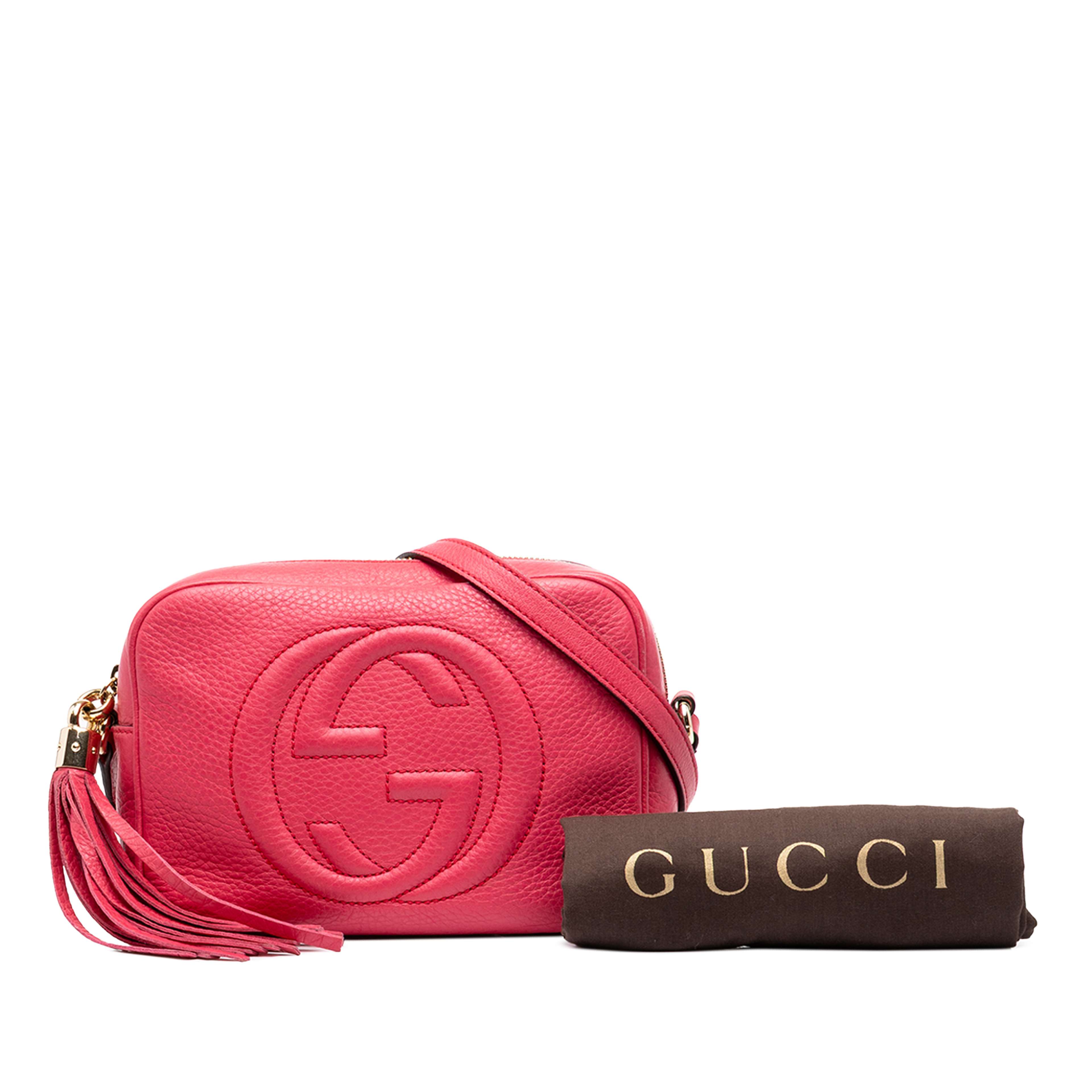 Gucci Calfskin Soho Disco Crossbody, från Luxclusif, i färgen rosa. Klicka för att öppna bilden i stort format