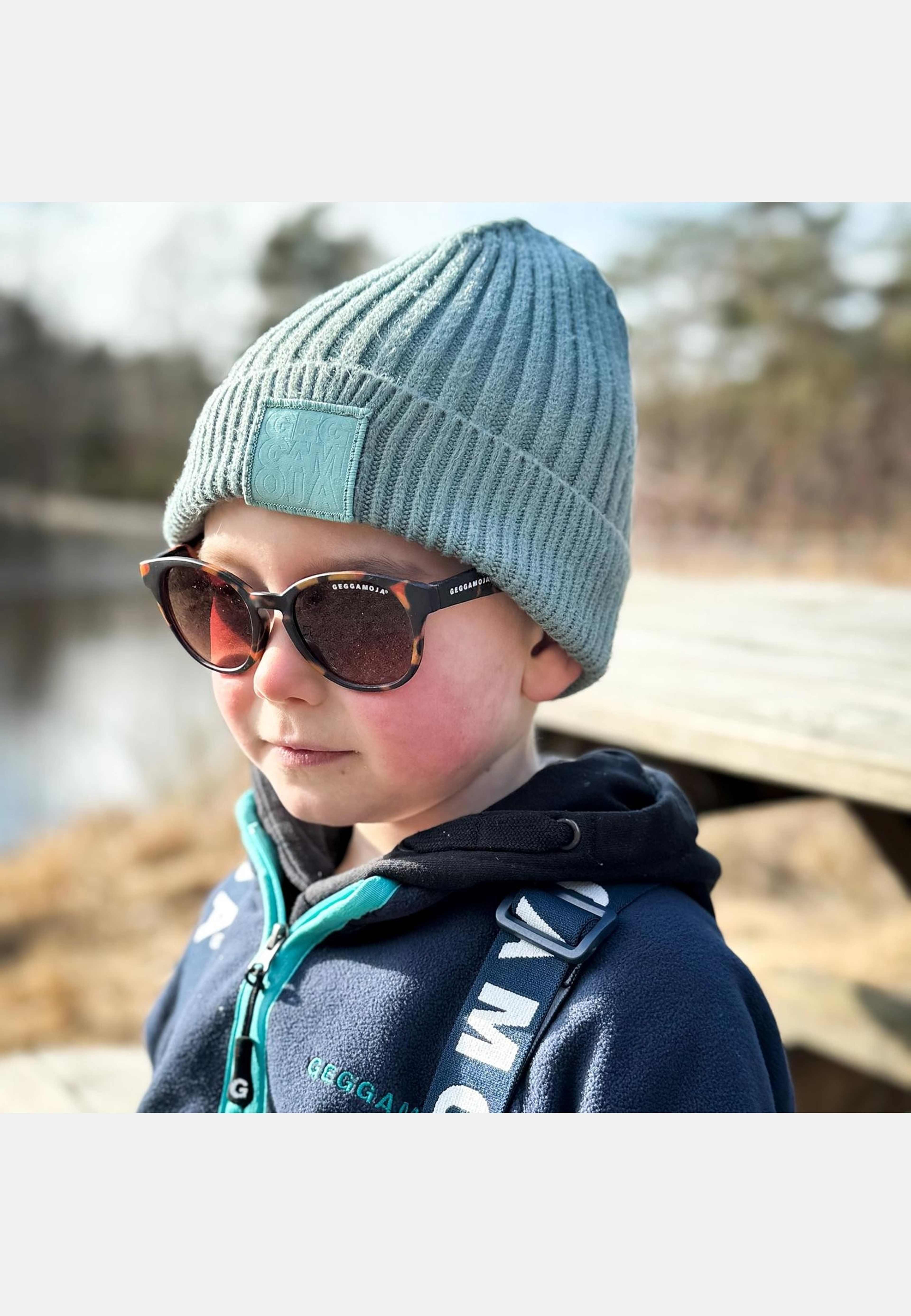 Solglasögon Barn, från Geggamoja, i färgen turtoise brown. Klicka för att öppna bilden i stort format