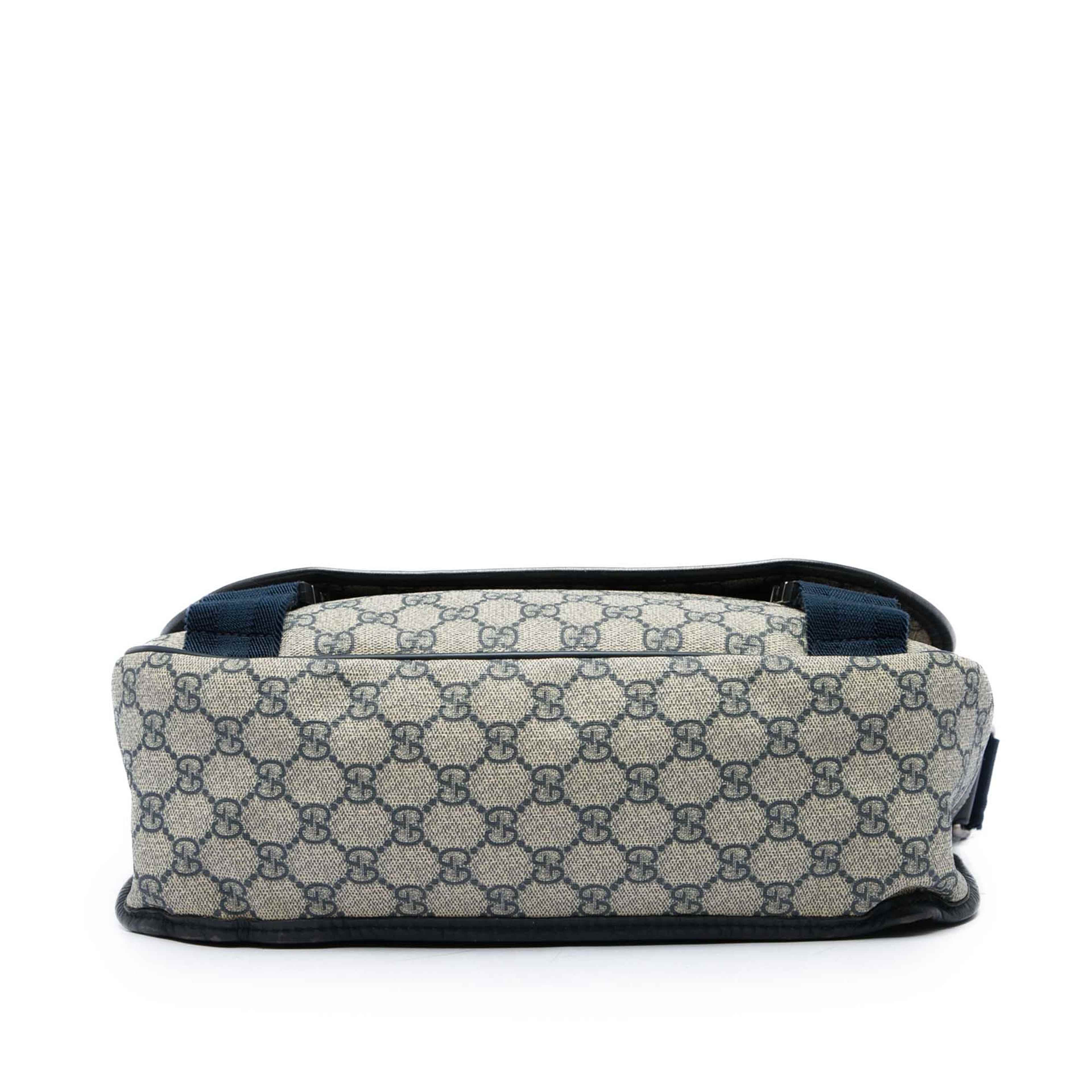 Gucci Gg Supreme Crossbody, från Luxclusif, i färgen beige. Klicka för att öppna bilden i stort format