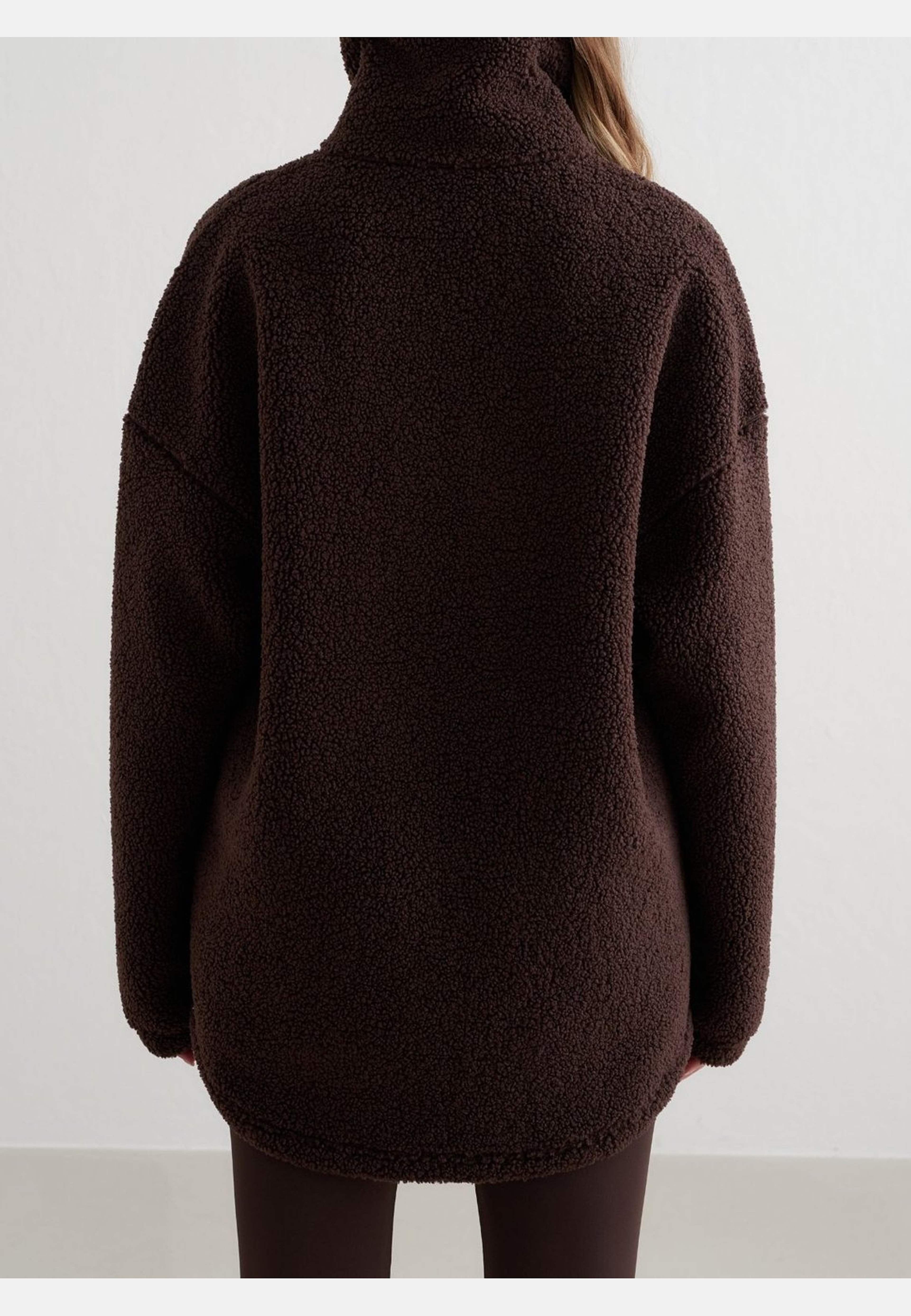 Pile Jacket, från aim'n, i färgen cacao. Klicka för att öppna bilden i stort format