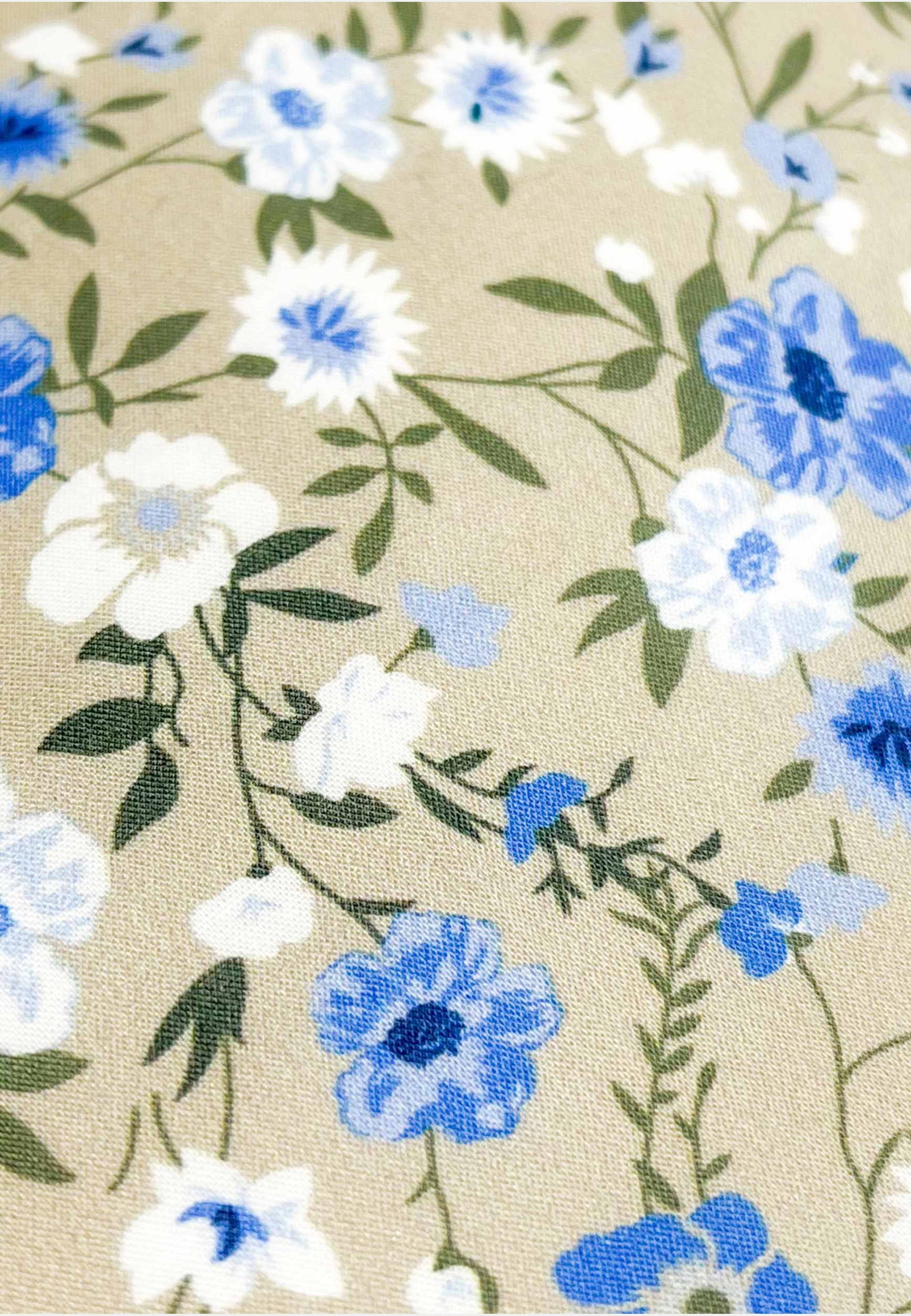 Tie Cotton Floral, från John Henric, i färgen light blue. Klicka för att öppna bilden i stort format