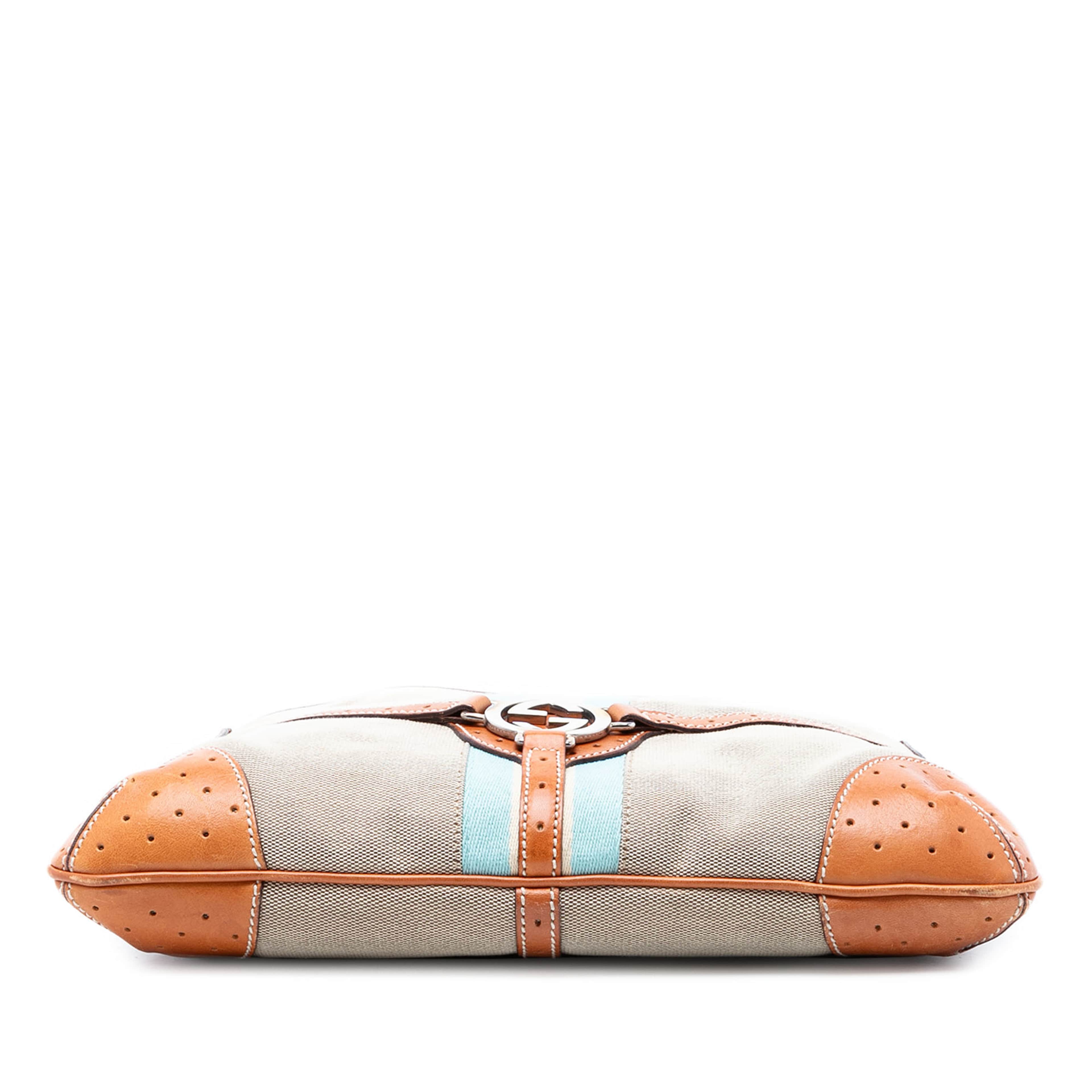 Gucci Canvas Web Reins Shoulder Bag, från Luxclusif, i färgen beige. Klicka för att öppna bilden i stort format