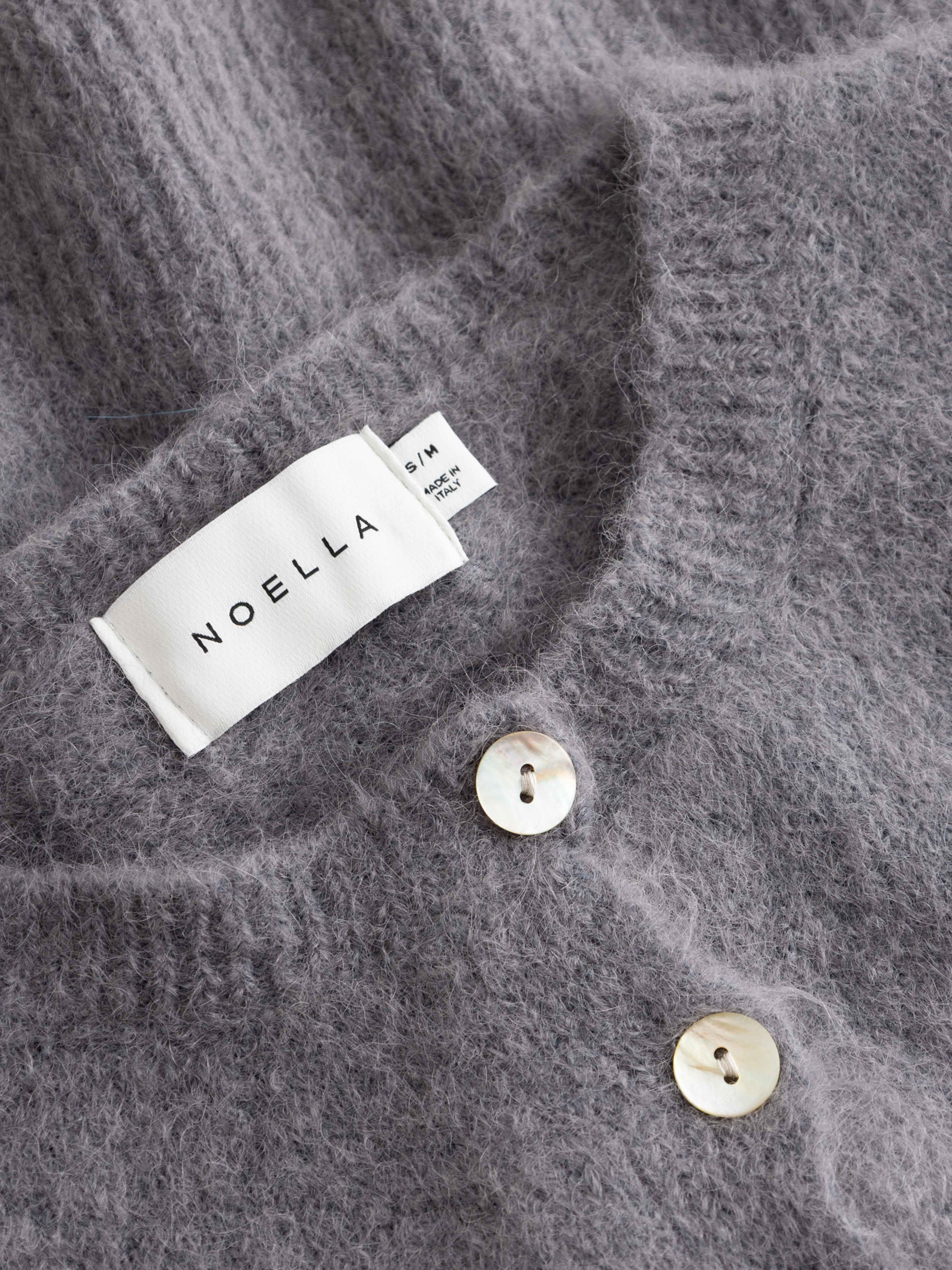 N-anya Knit Cardigan - Dark Grey Mel., från Noella, i färgen dark grey mel.. Klicka för att öppna bilden i stort format