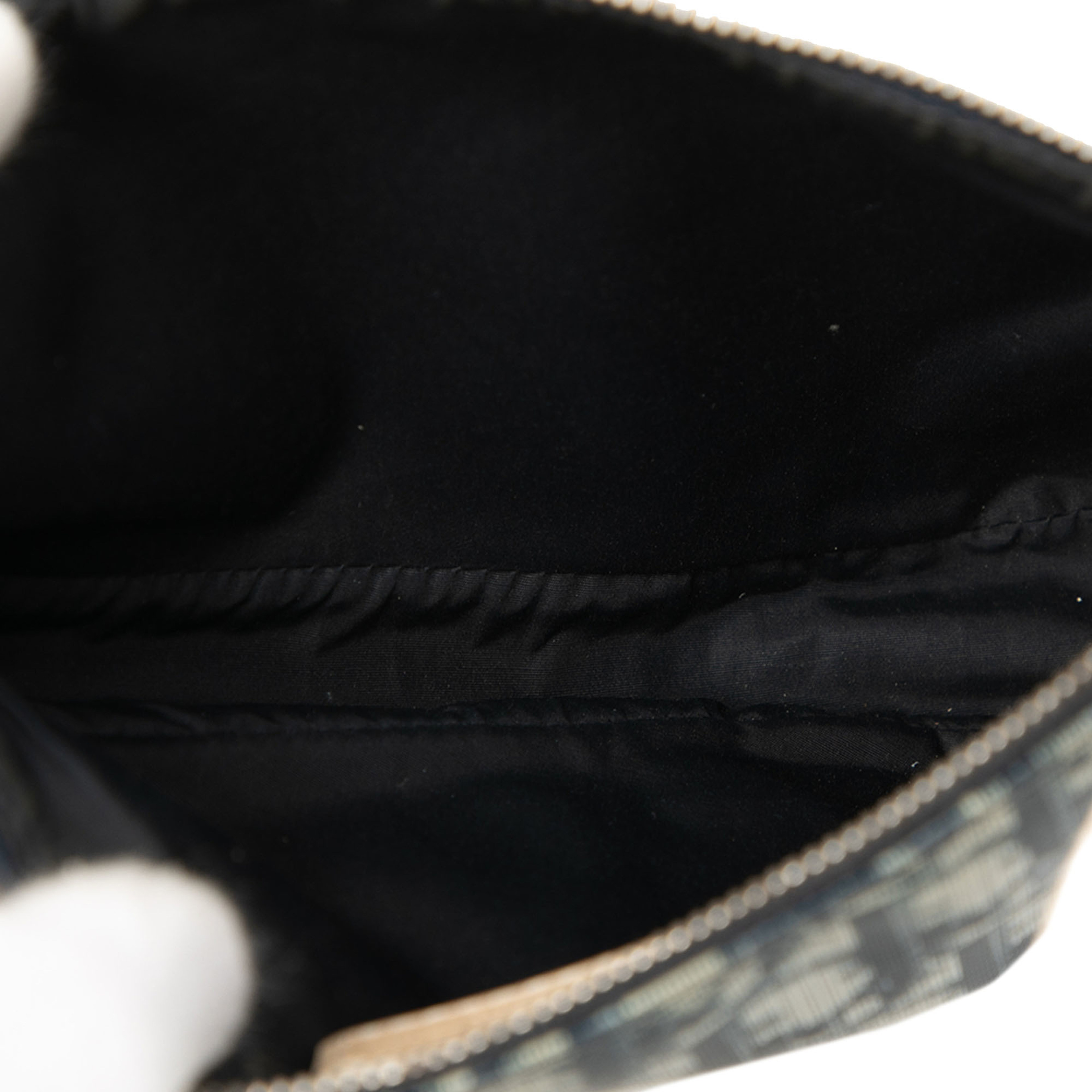 Dior Mini Diorissimo Coated Canvas Saddle Pochette, från Luxclusif, i färgen blue. Klicka för att öppna bilden i stort format