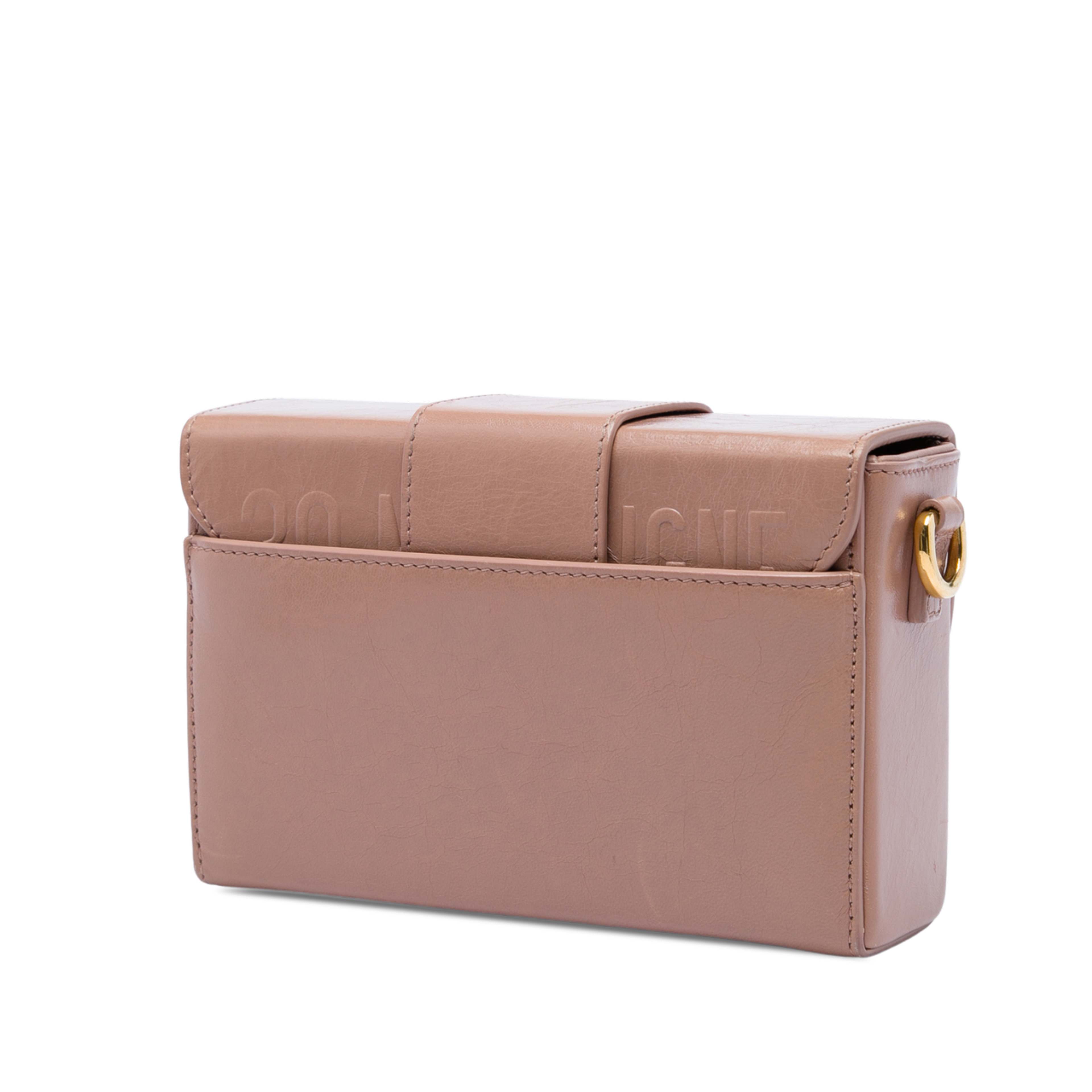 Dior Leather 30 Montaigne Box Bag, från Luxclusif, i färgen brun. Klicka för att öppna bilden i stort format