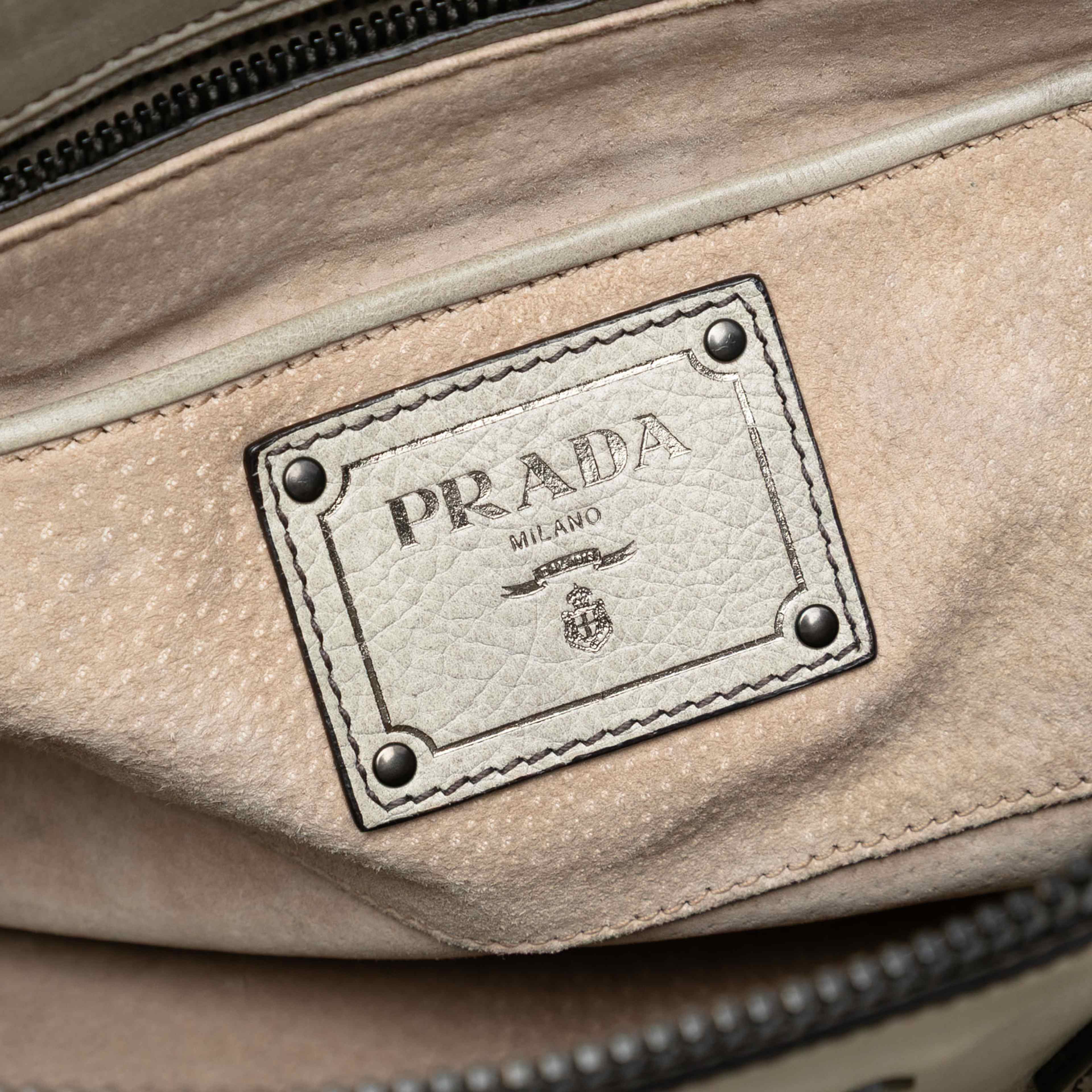 Prada Glace Calf Ombre Leather Satchel, från Luxclusif, i färgen light beige. Klicka för att öppna bilden i stort format