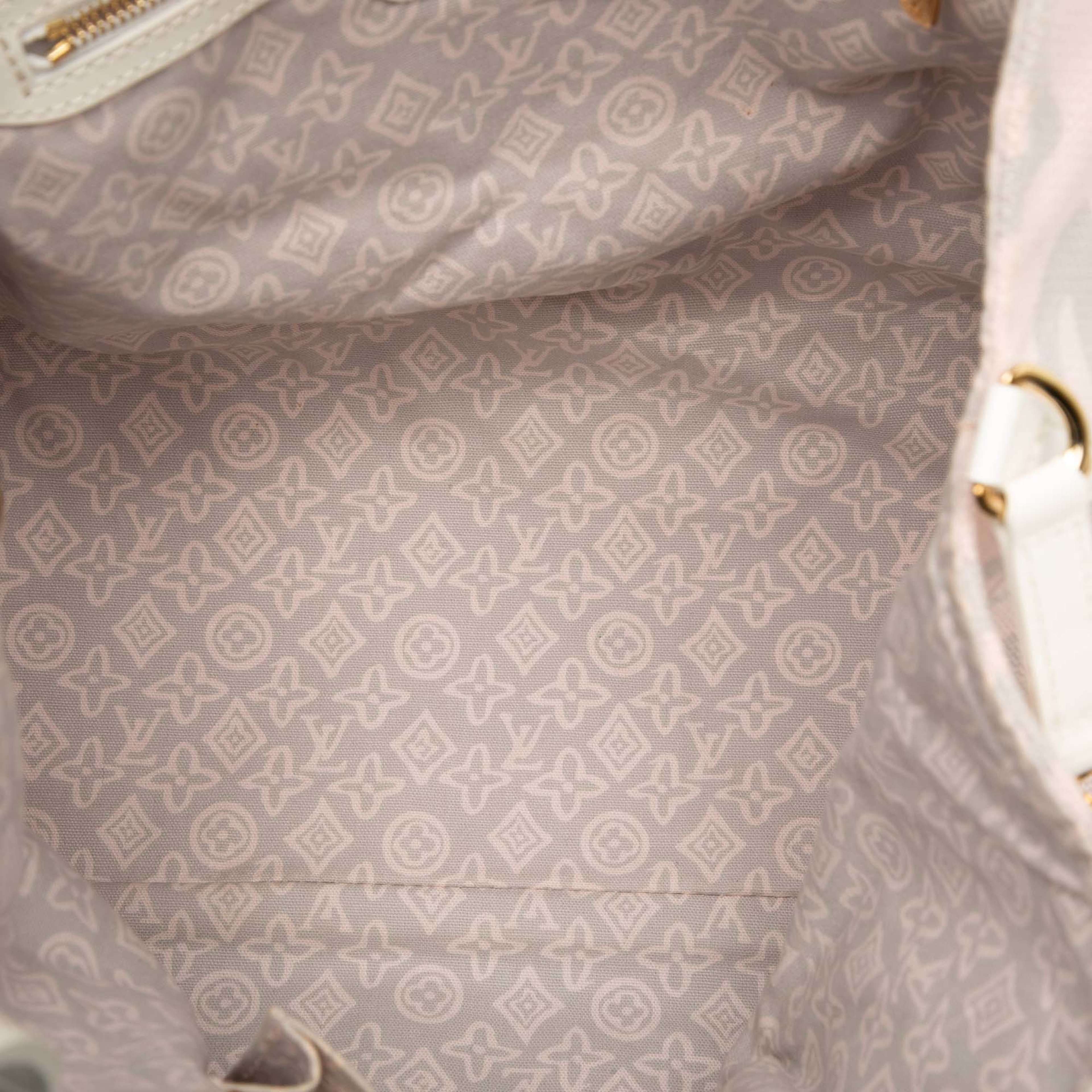 Louis Vuitton Monogram Tahitienne Cabas Pm, från Luxclusif, i färgen pink. Klicka för att öppna bilden i stort format