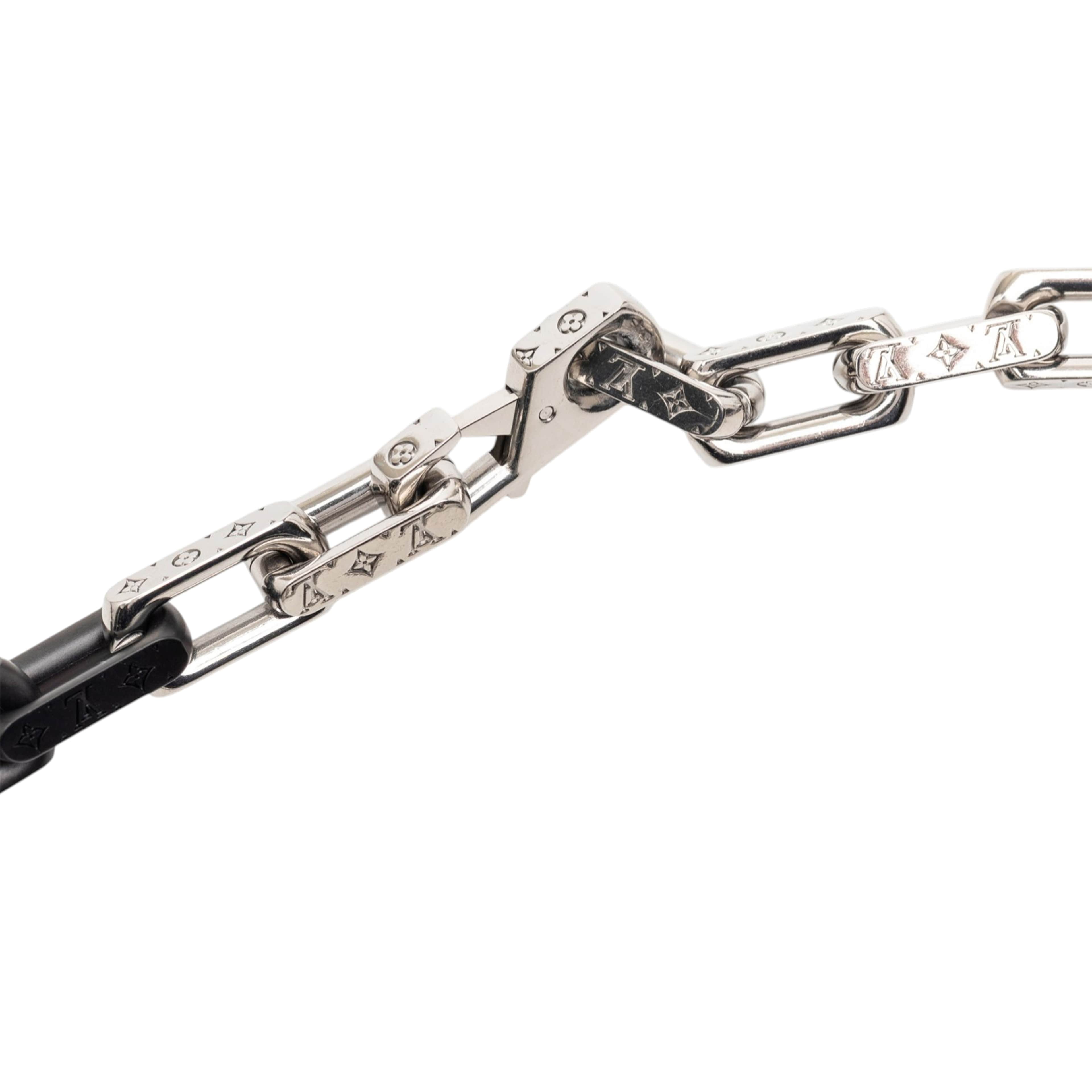 Louis Vuitton Stainless Steel Monogram Chain Necklace, från Luxclusif, i färgen silver. Klicka för att öppna bilden i stort format