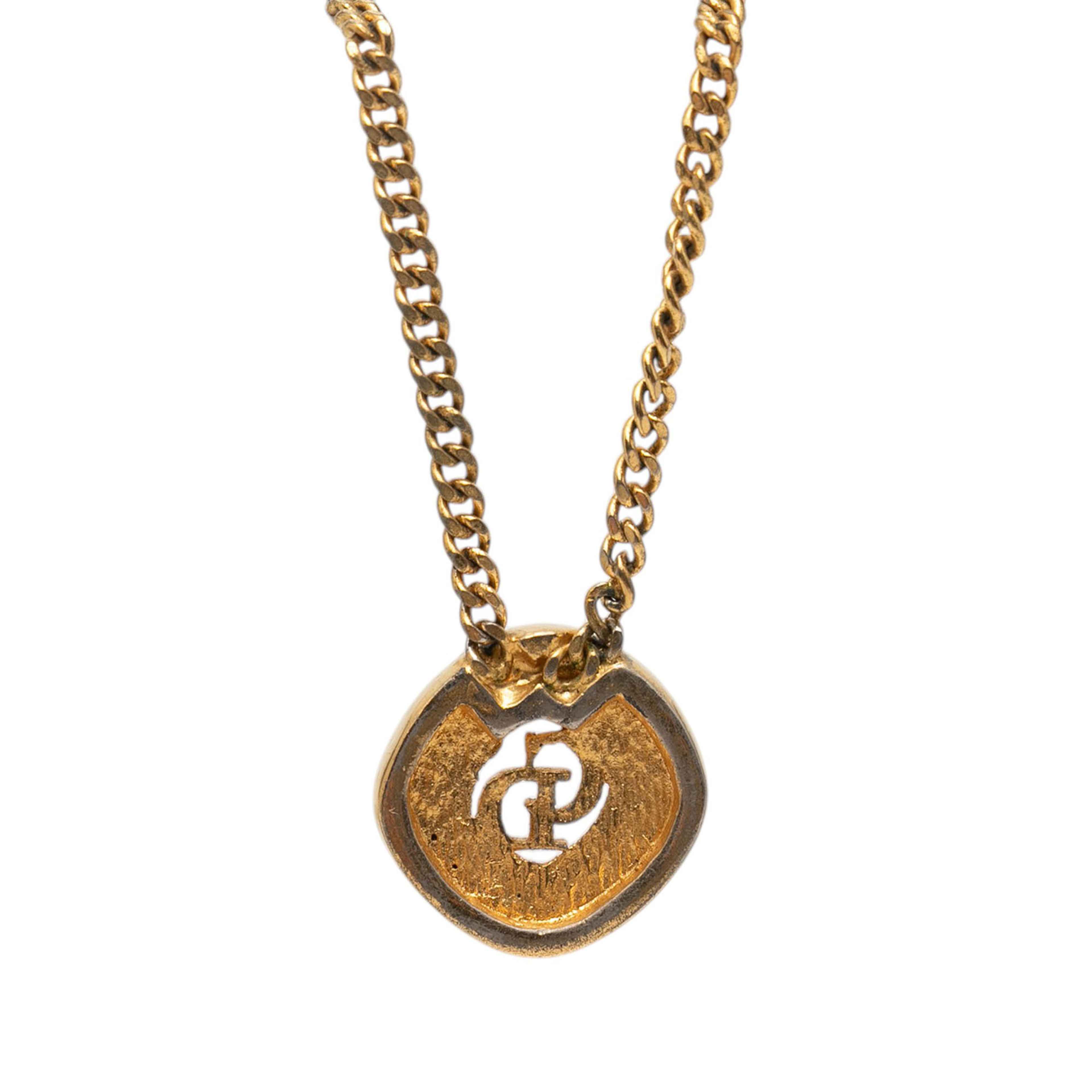 Dior Gold Plated Strass Cd Logo Pendant Necklace, från Luxclusif, i färgen guld. Klicka för att öppna bilden i stort format