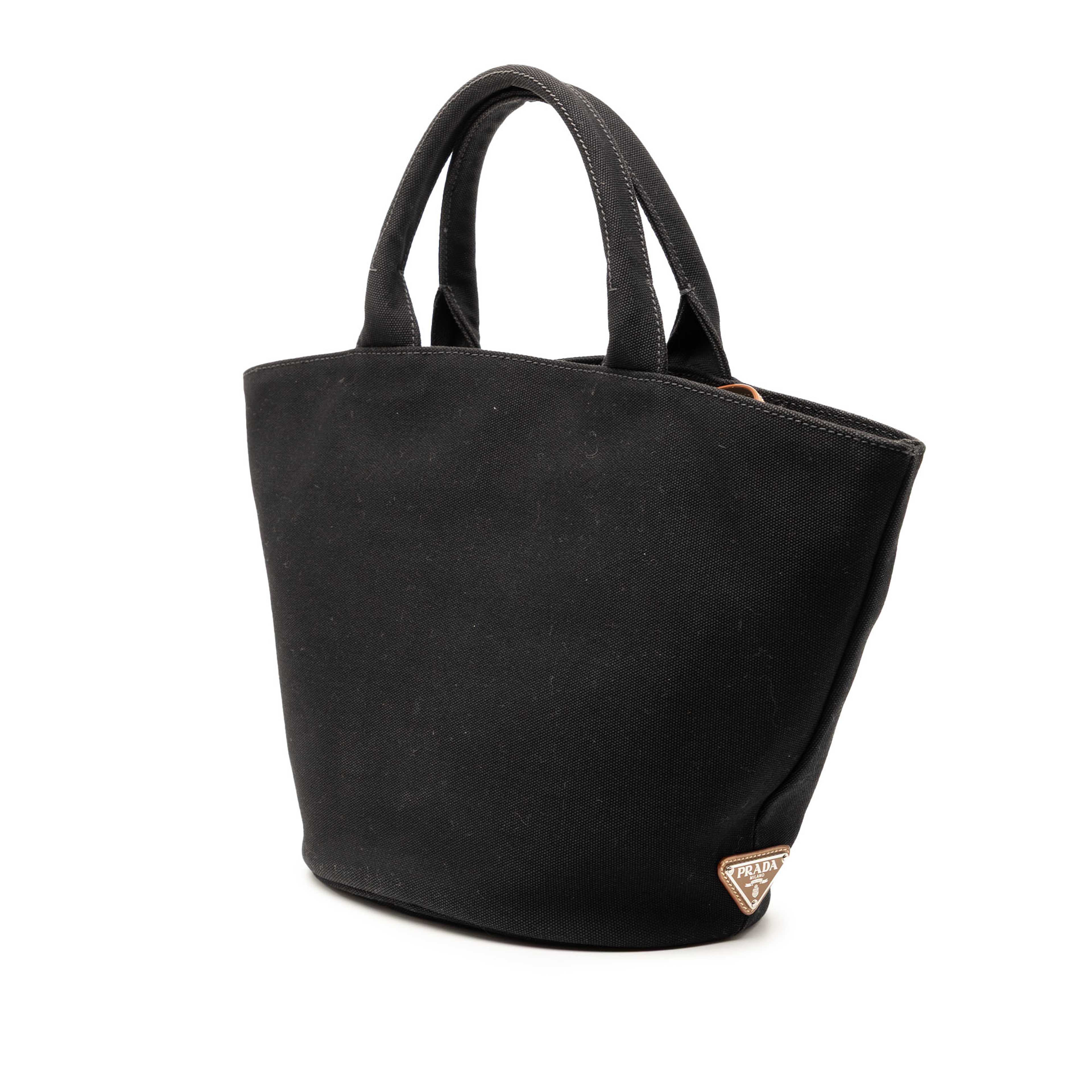 Prada Canvas Canapa Logo Satchel, från Luxclusif, i färgen black. Klicka för att öppna bilden i stort format